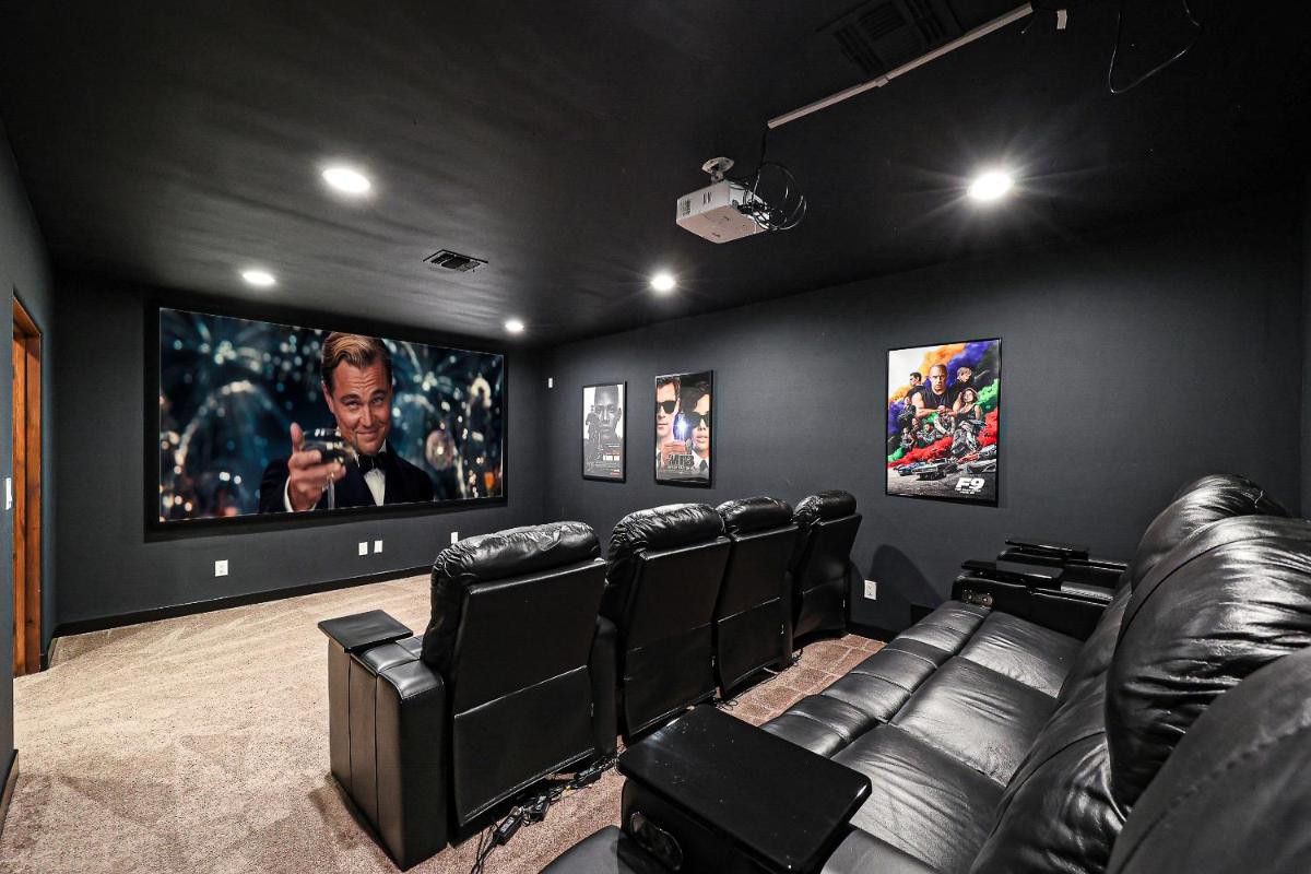 Luxury Estate, Sleeps 24, Sonoran by HomeStakes Stays