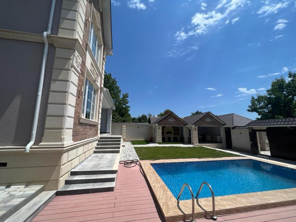 Luxury BABAK Villa