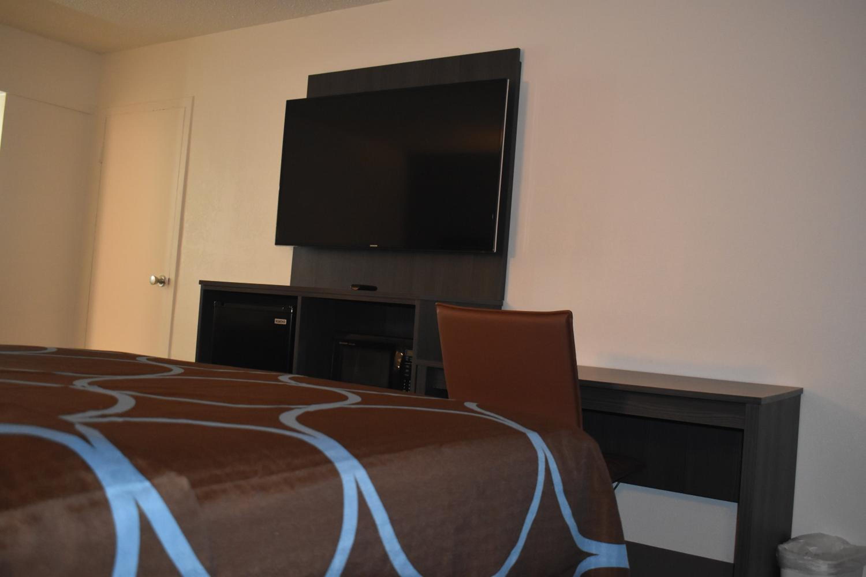 Riverside Vacations - Super 8 by Wyndham Riverside AL - Property Image 15