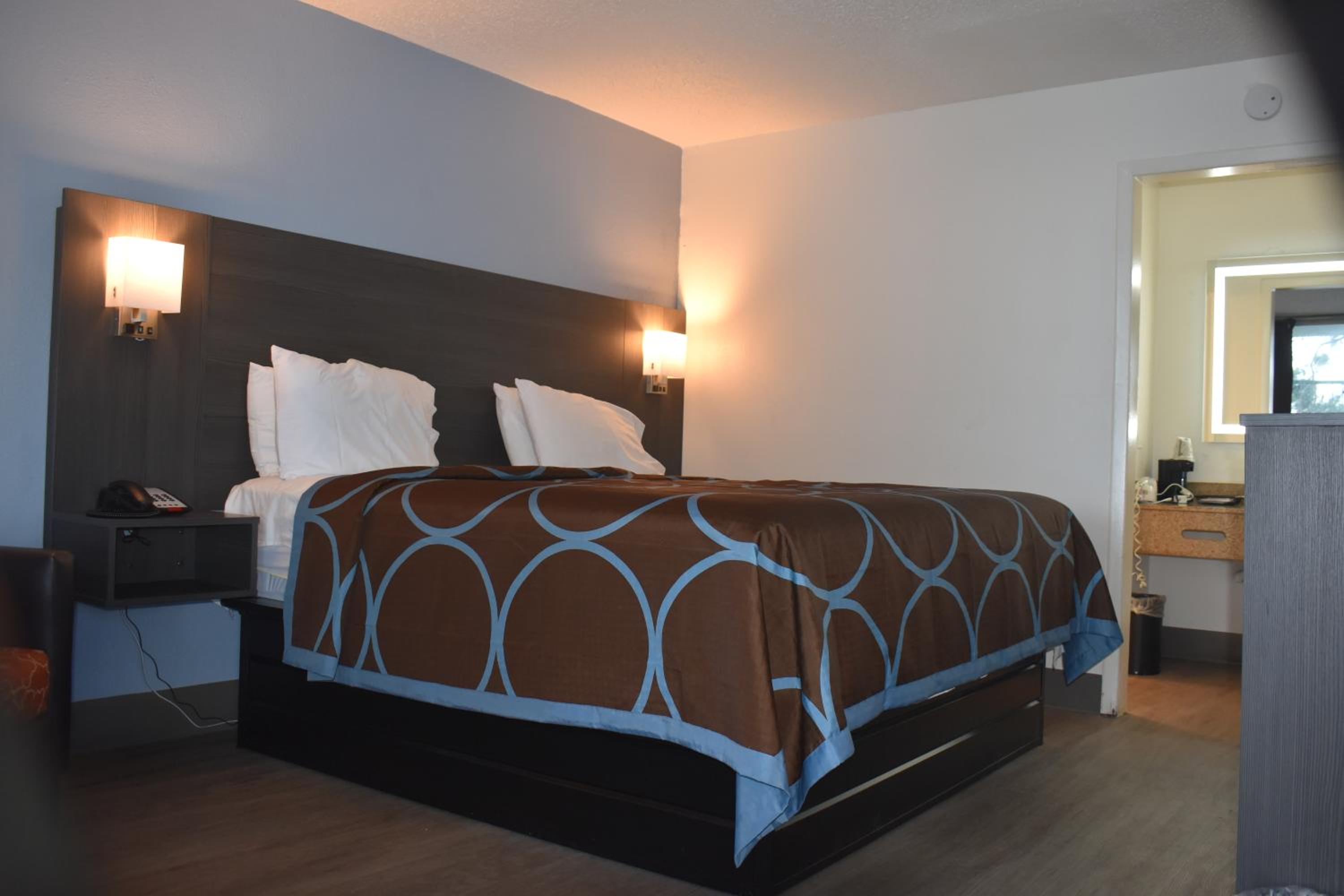 Riverside Vacations - Super 8 by Wyndham Riverside AL - Property Image 13