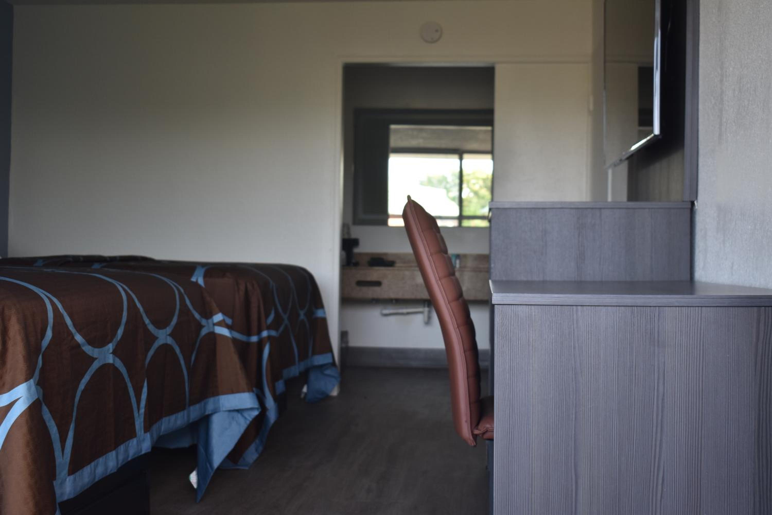 Riverside Vacations - Super 8 by Wyndham Riverside AL - Property Image 12