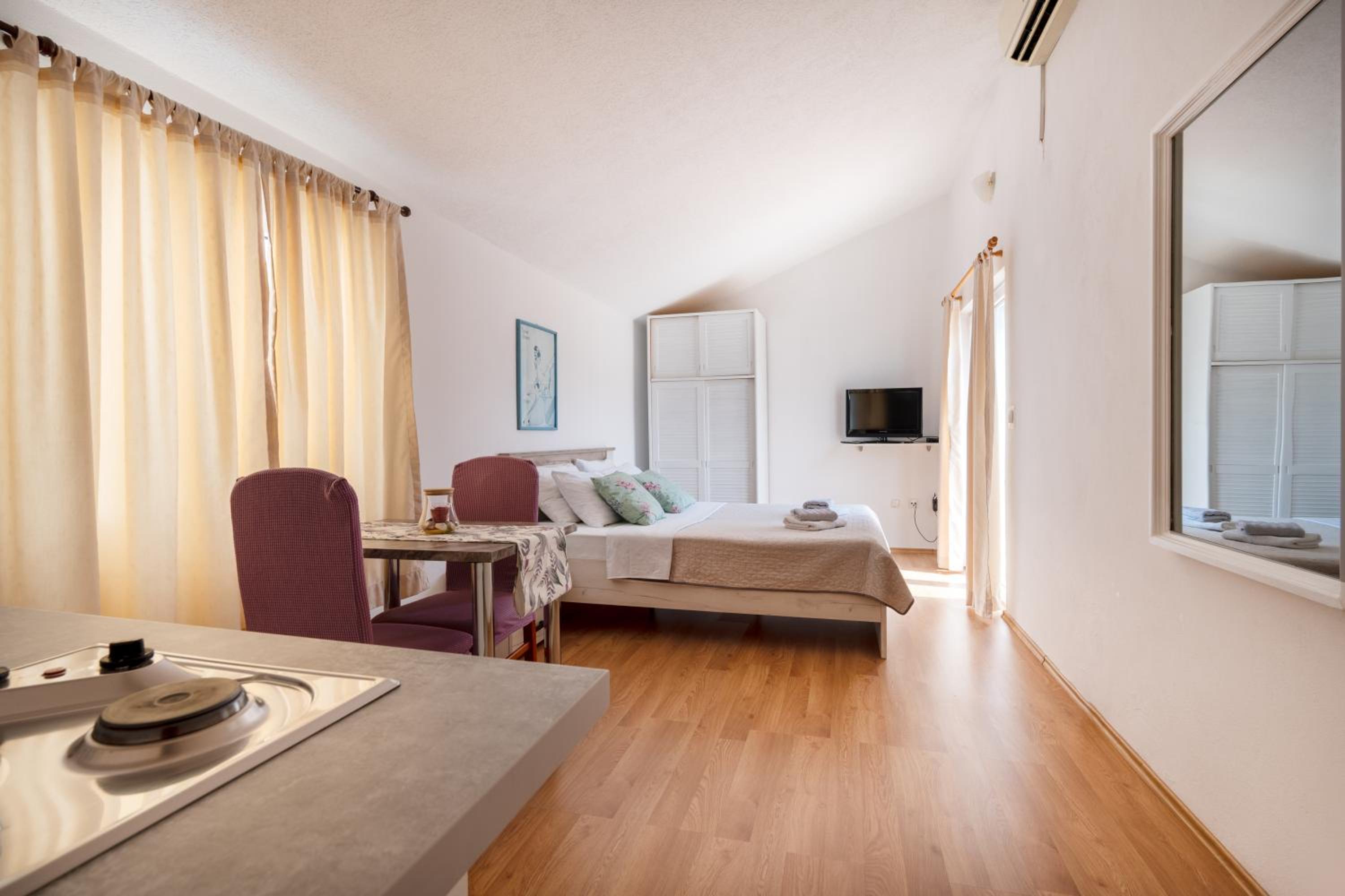 Studio APARTMANI LEŽENIĆ