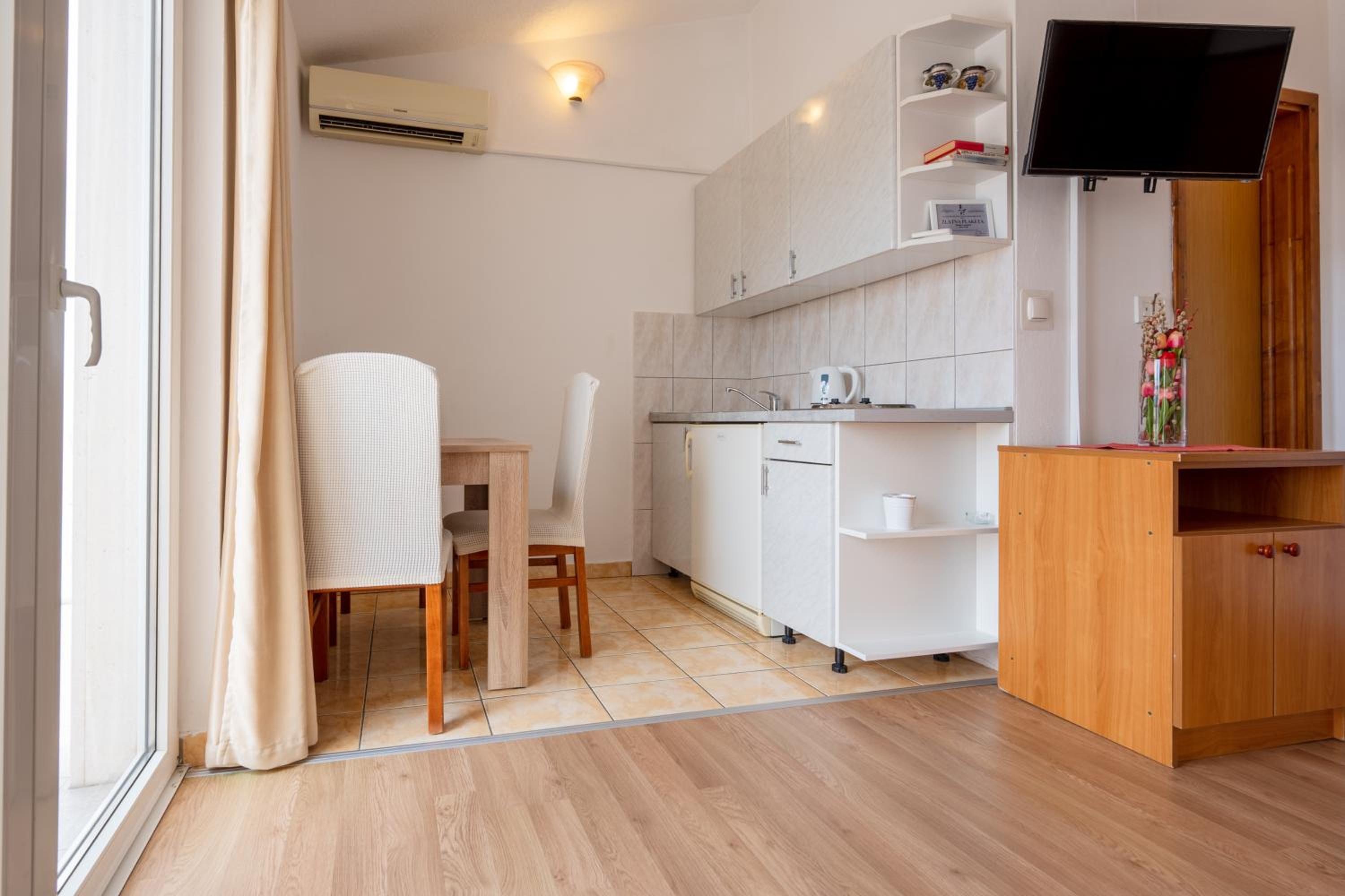 Studio APARTMANI LEŽENIĆ