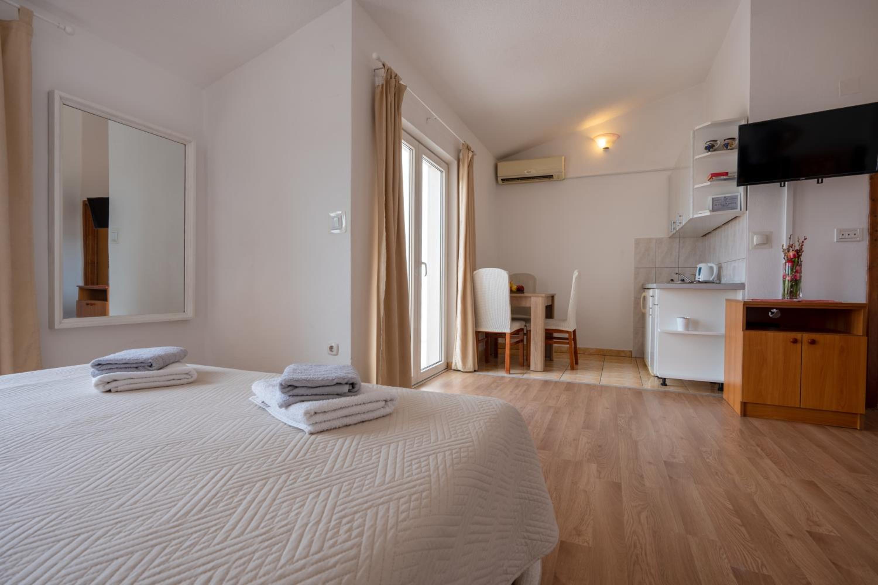 Studio APARTMANI LEŽENIĆ