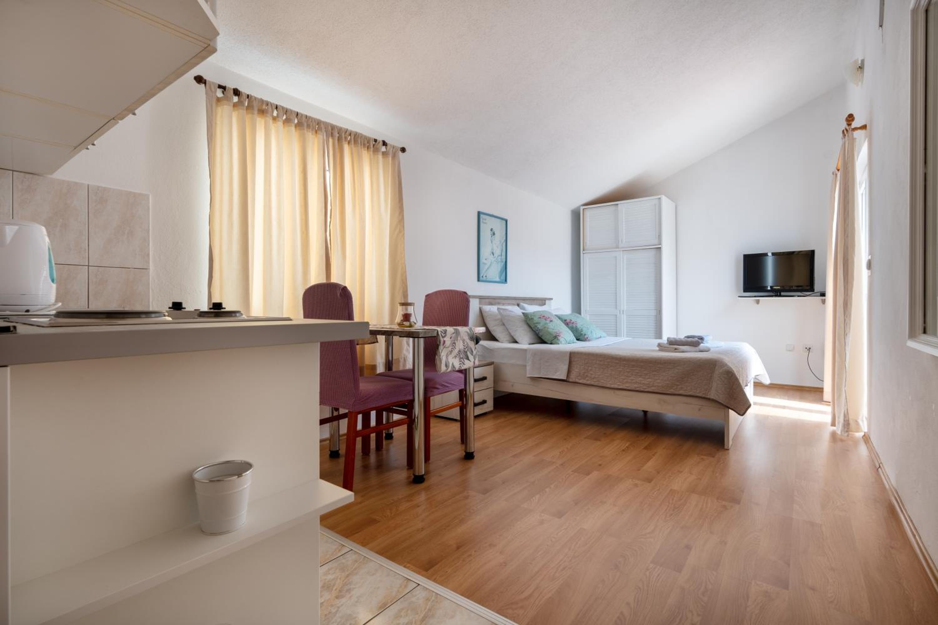 Studio APARTMANI LEŽENIĆ