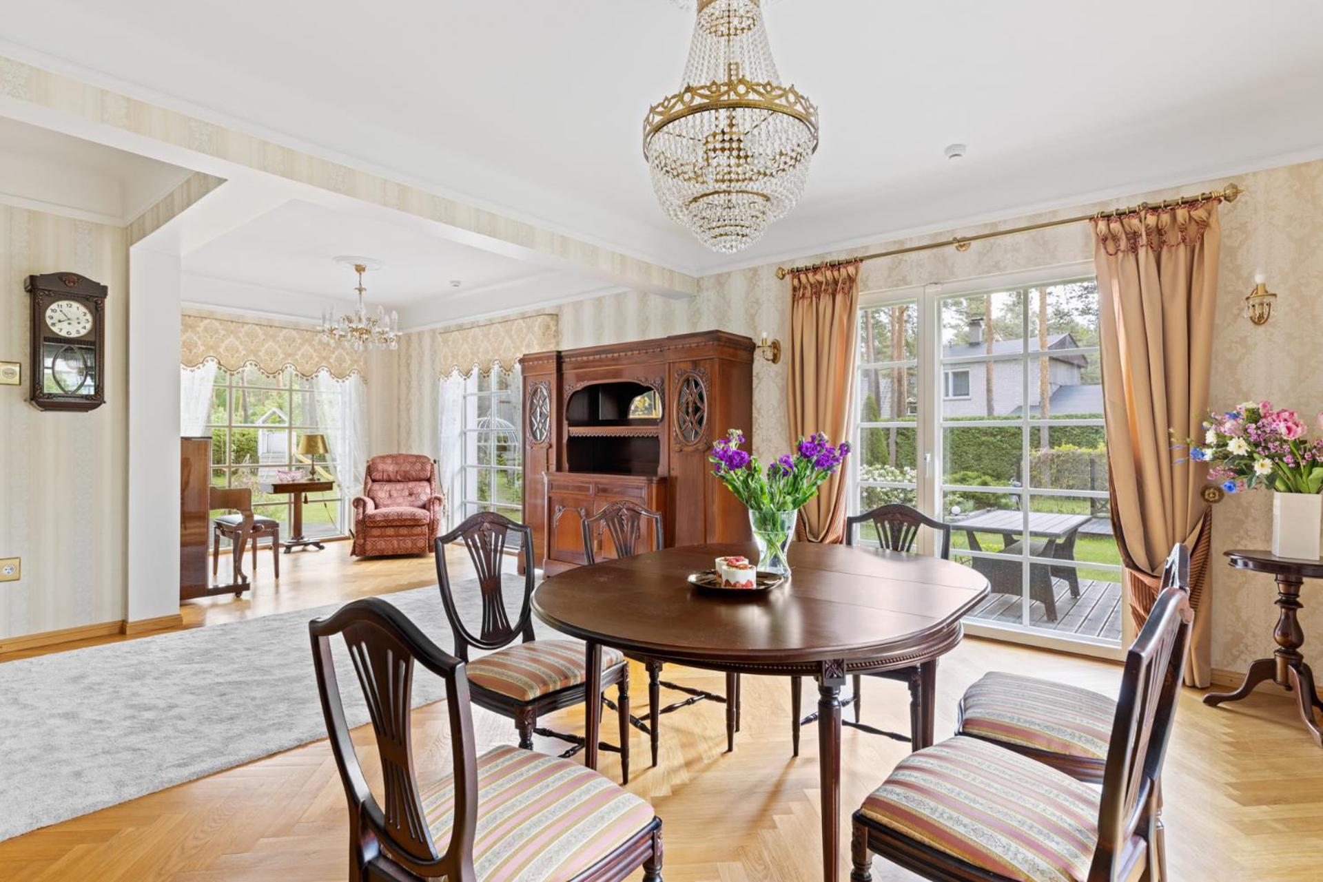 Villa Muusa with a cozy sauna, swimming pool and large beautiful garden