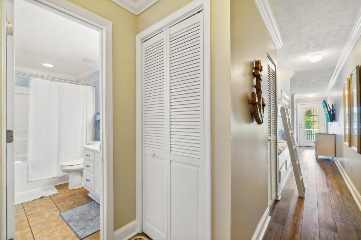 Seaspray Hideaway Sleeps 8 Pools Beach Access