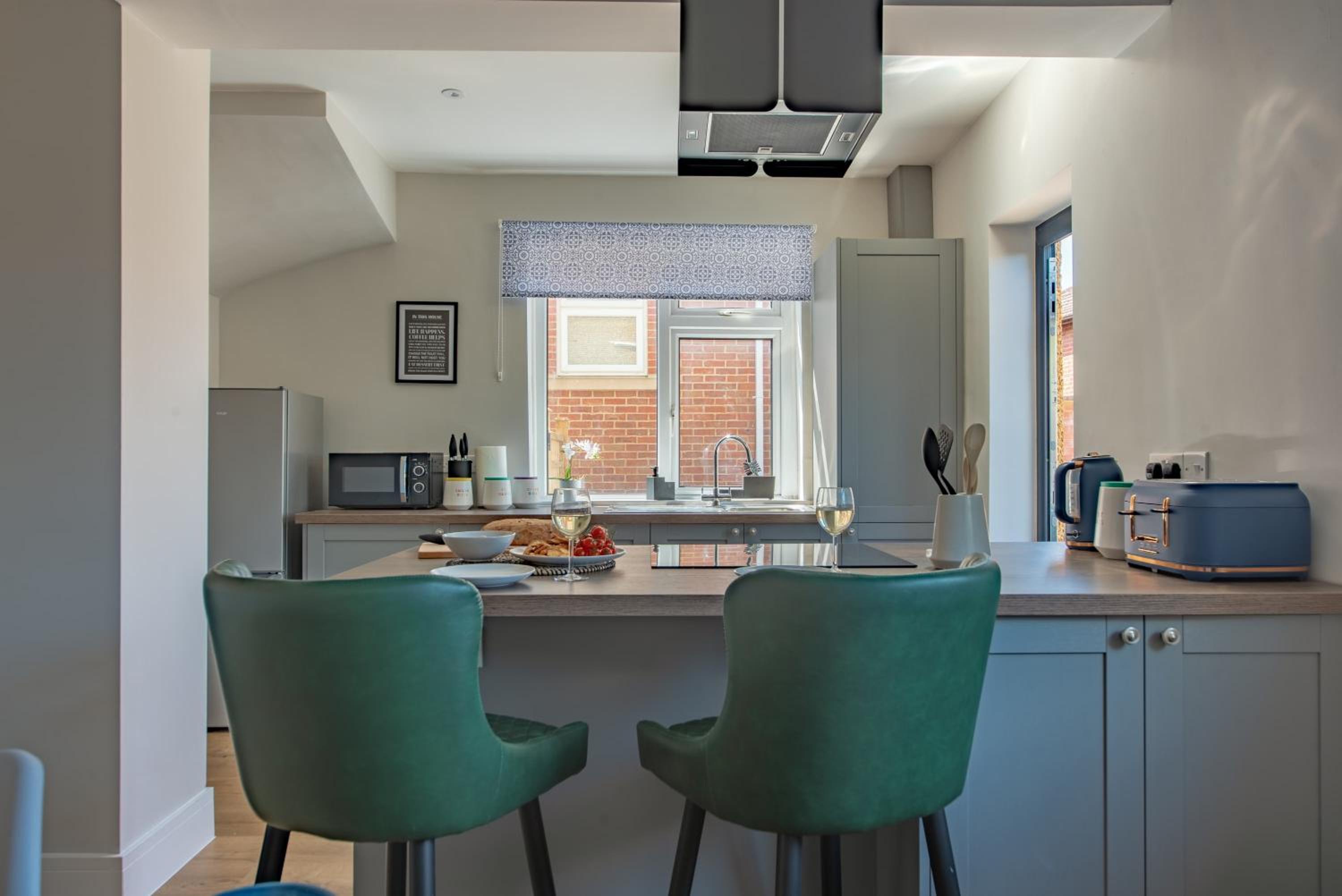 Spacious 3-Bedroom Stunning Southampton House with Garden & Parking, City Centre Retreat, Great for Families by Blue Puffin Stays view 5