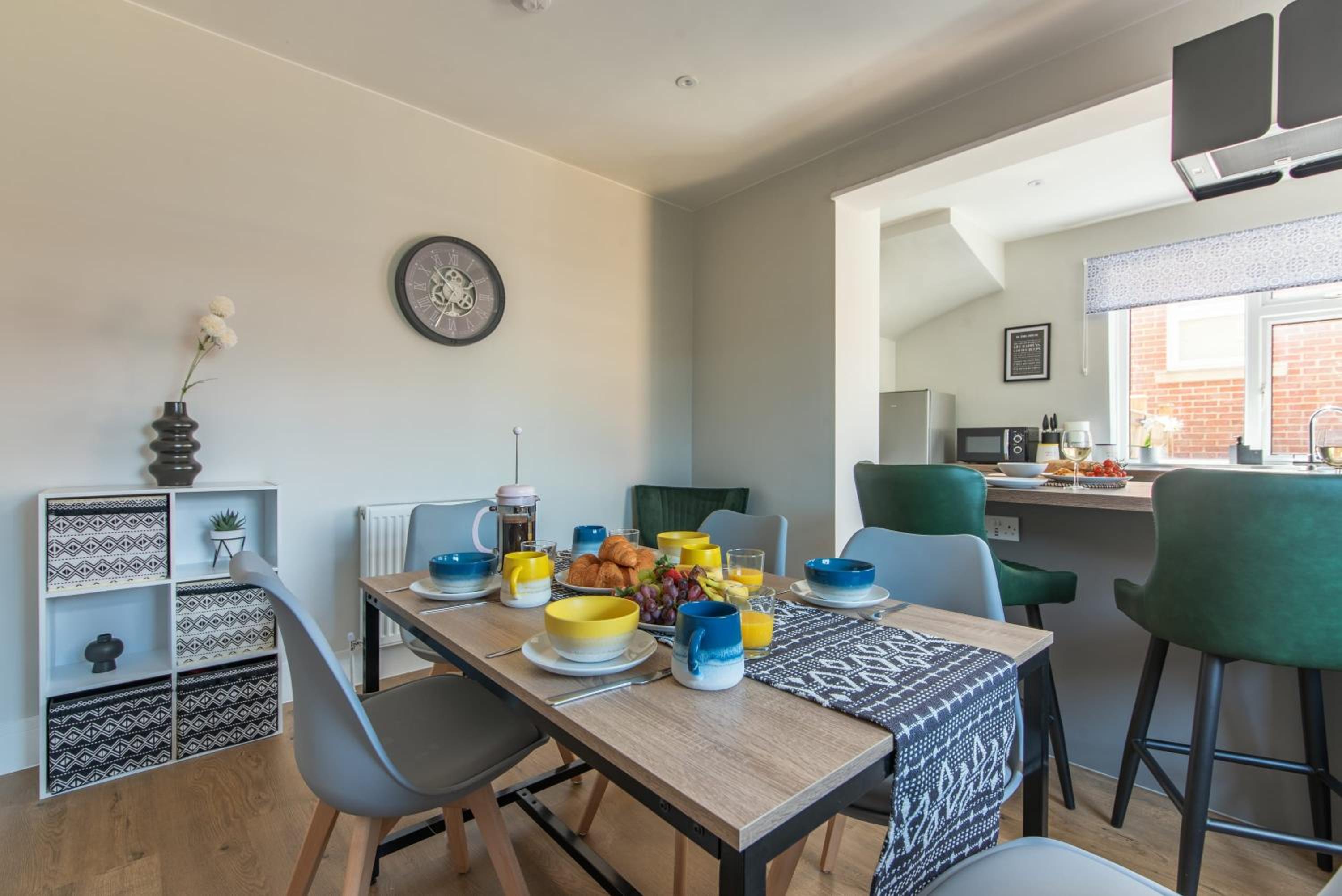 Spacious 3-Bedroom Stunning Southampton House with Garden & Parking, City Centre Retreat, Great for Families by Blue Puffin Stays view 4