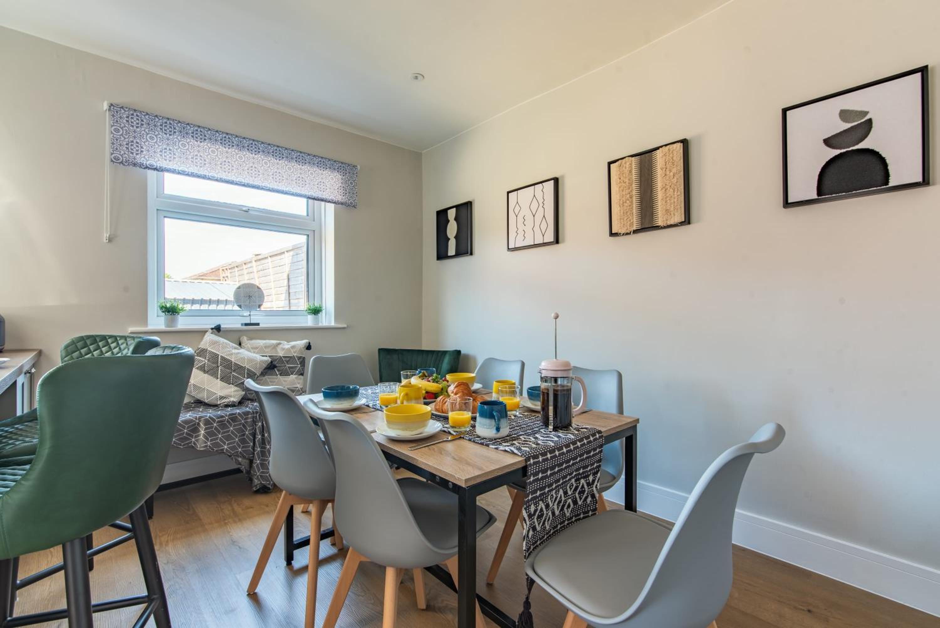 Spacious 3-Bedroom Stunning Southampton House with Garden & Parking, City Centre Retreat, Great for Families by Blue Puffin Stays view 3