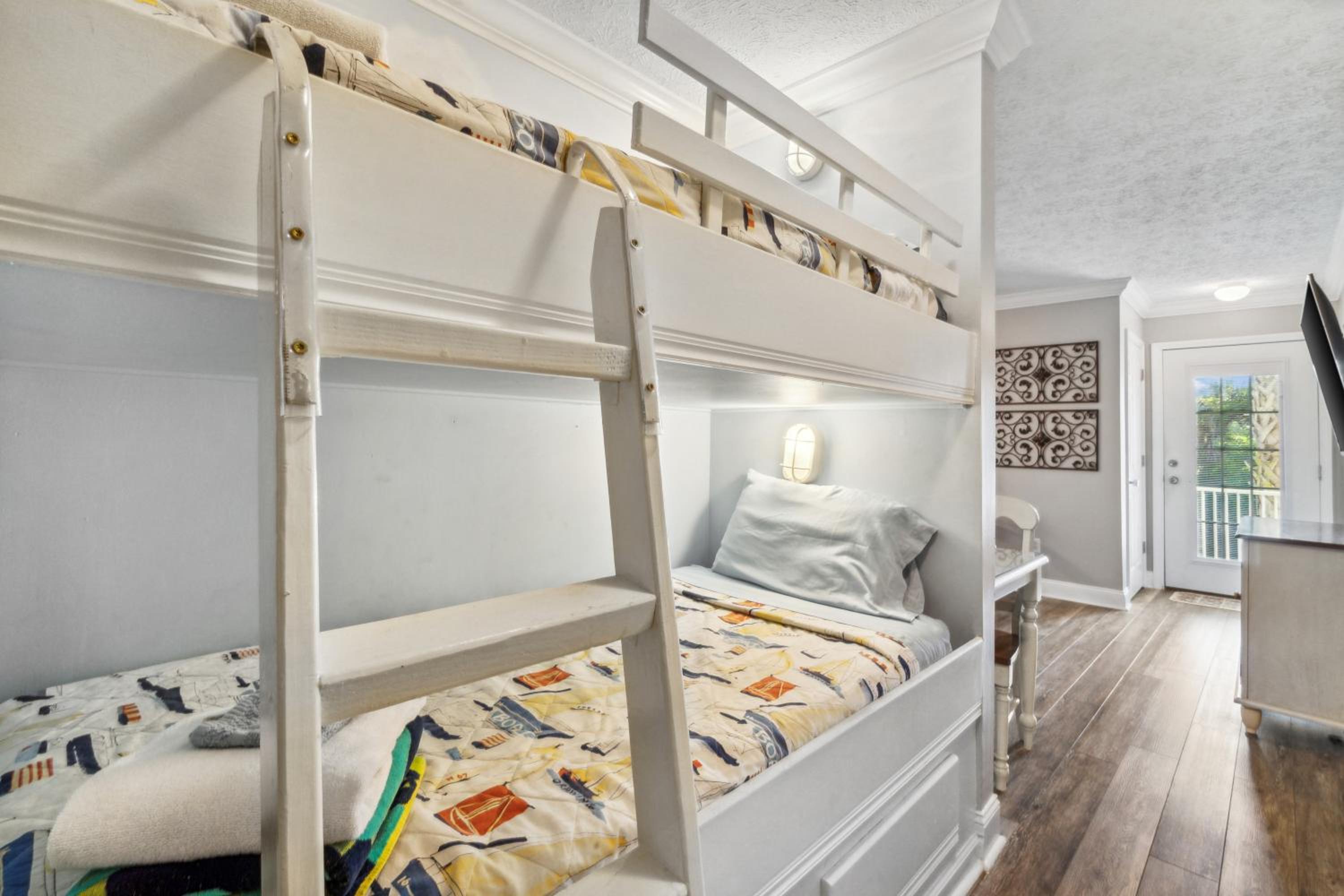 Seaspray Hideaway Sleeps 8 Pools Beach Access