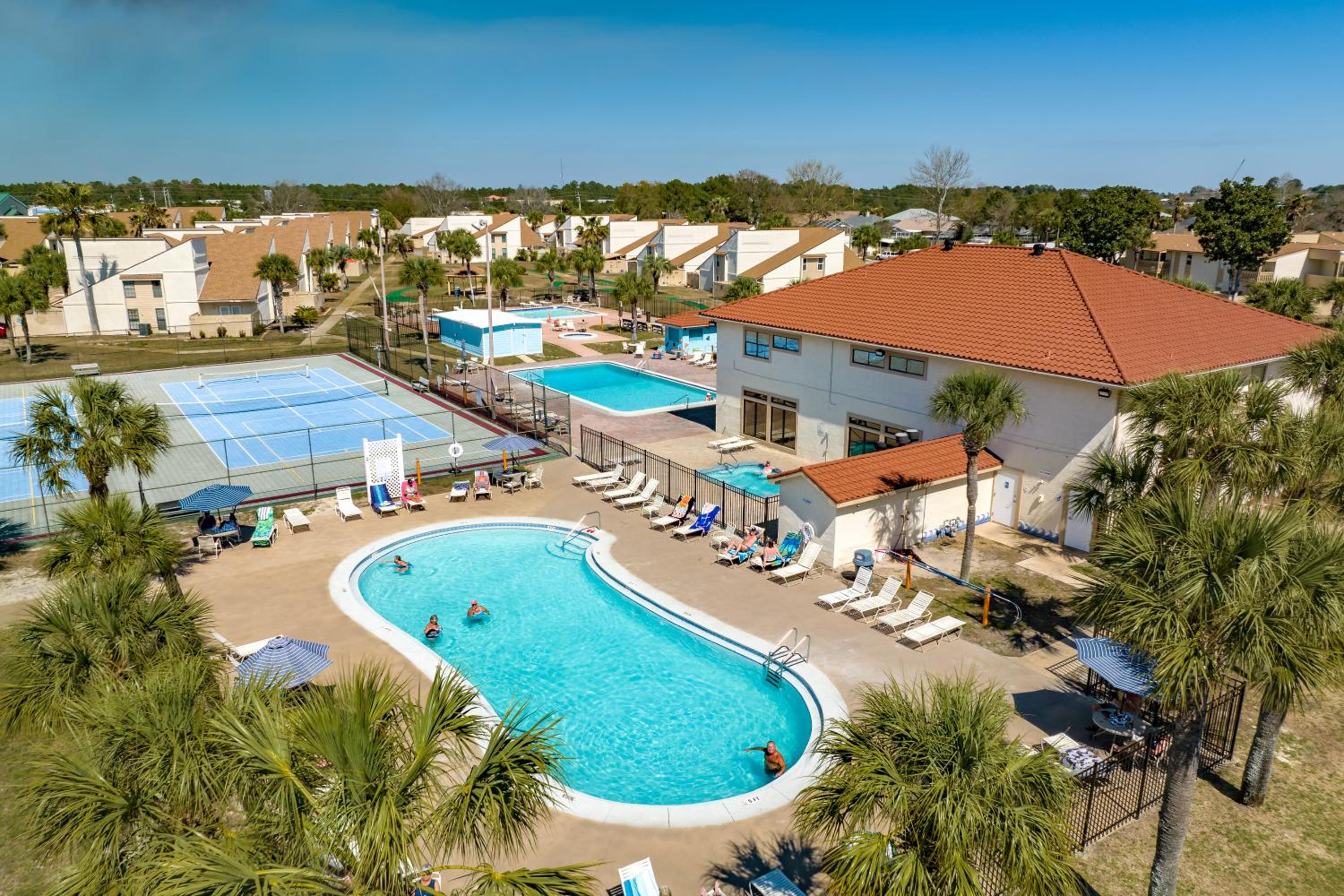 Seaspray Hideaway Sleeps 8 Pools Beach Access