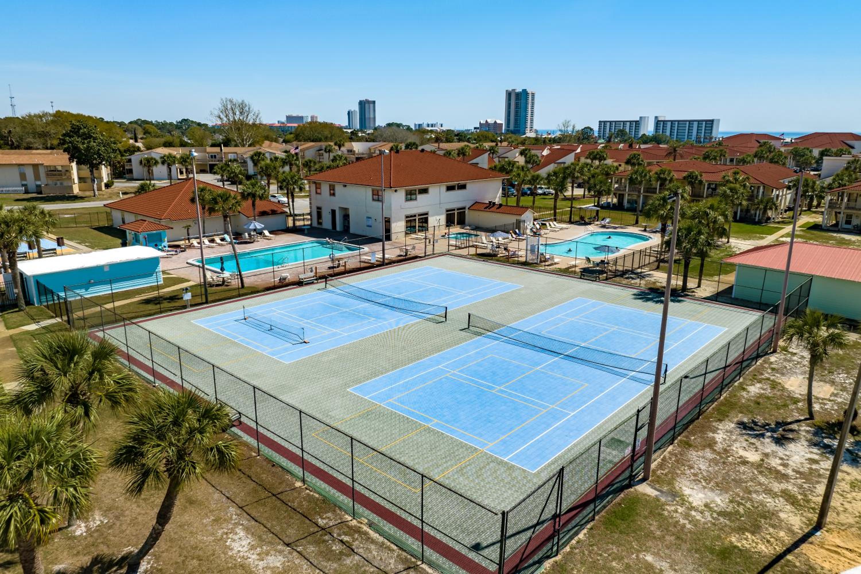 Seaspray Hideaway Sleeps 8 Pools Beach Access