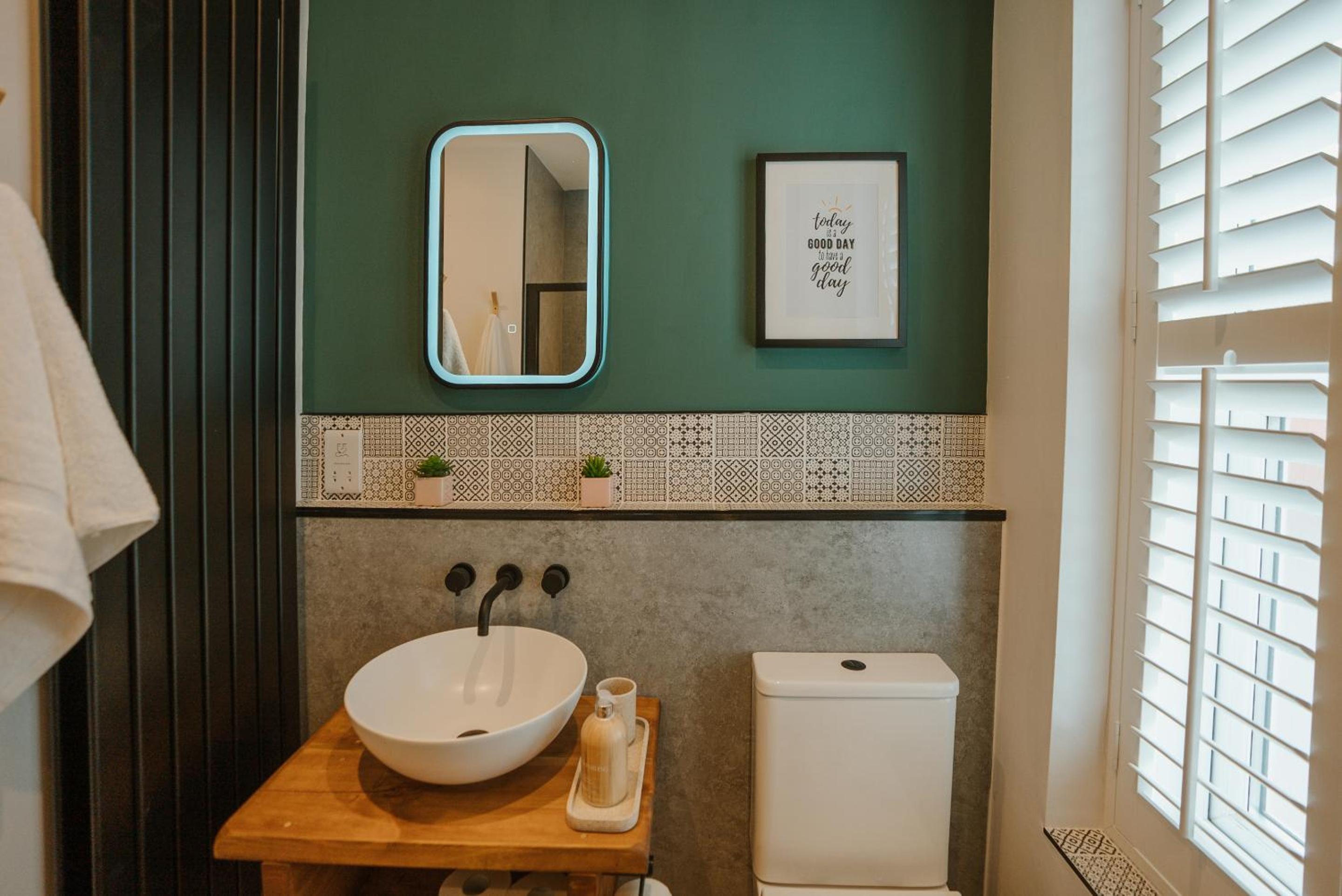 Blooms Apartment