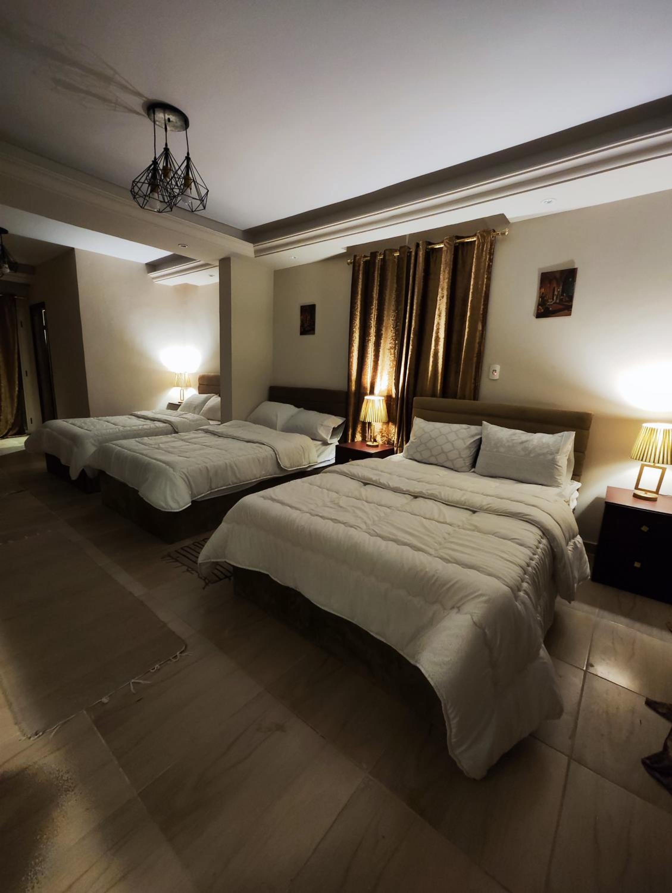 King hur pyramids inn