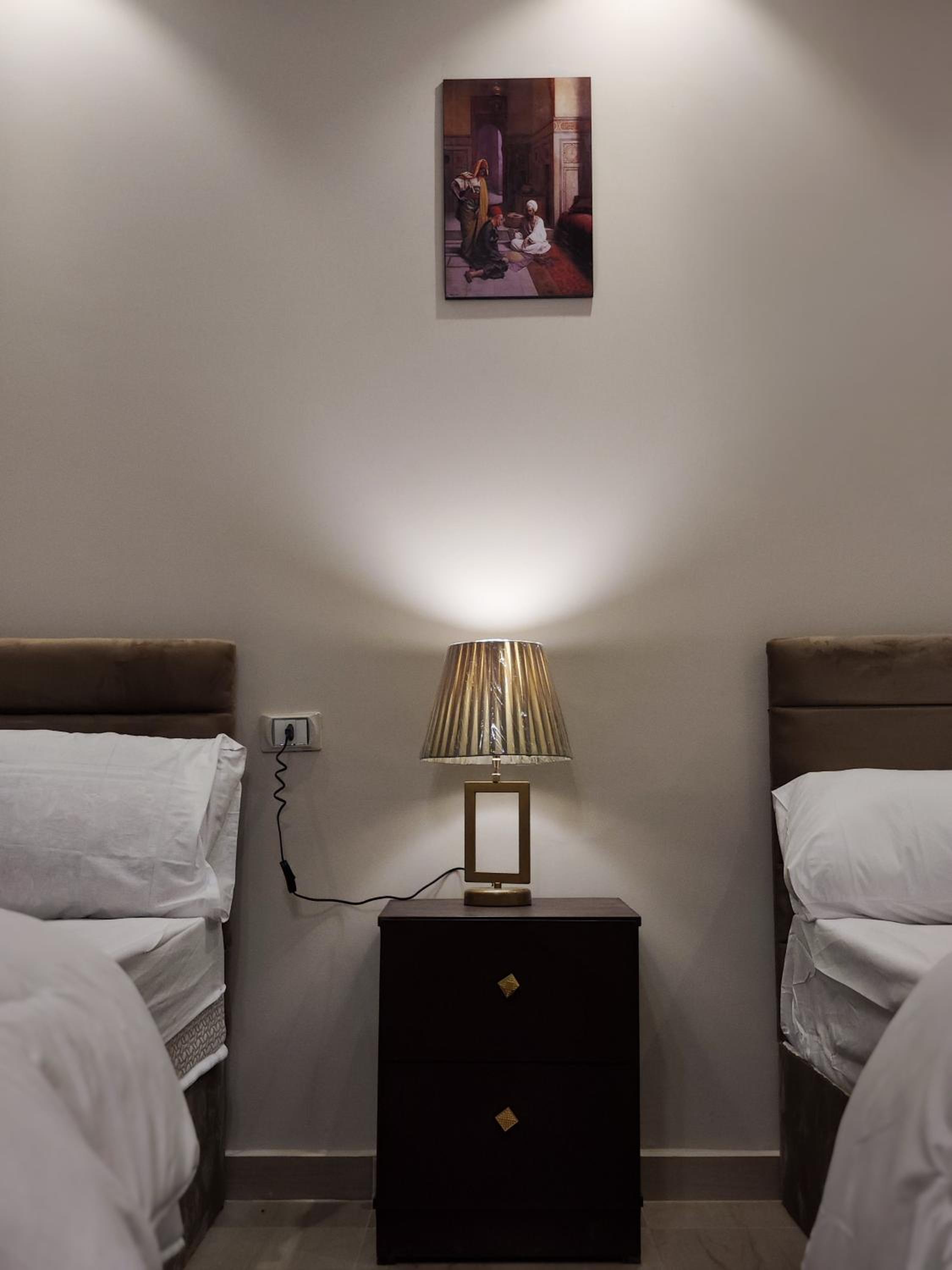 King hur pyramids inn