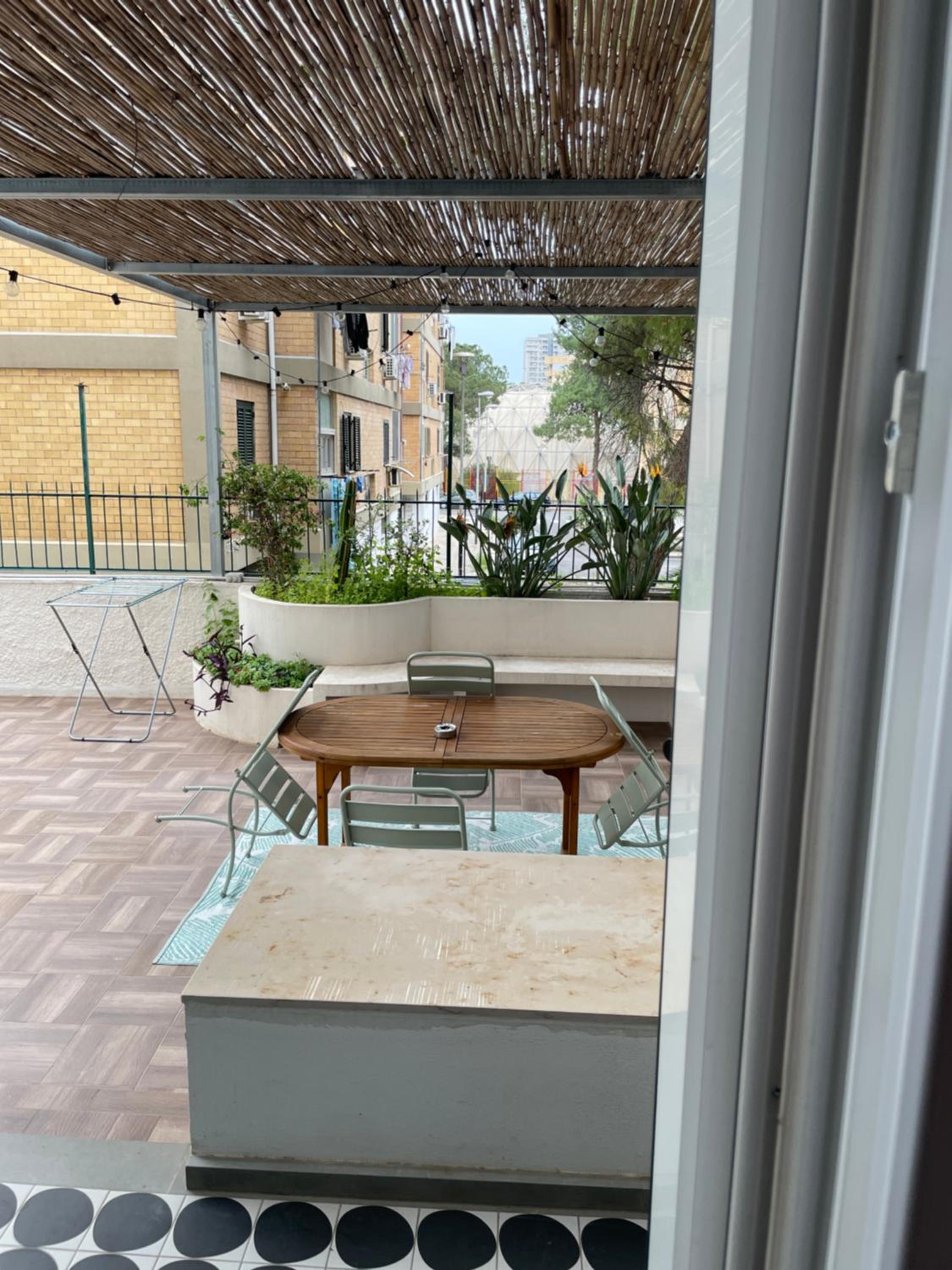 Dusmè en Taranto — balance & terrace