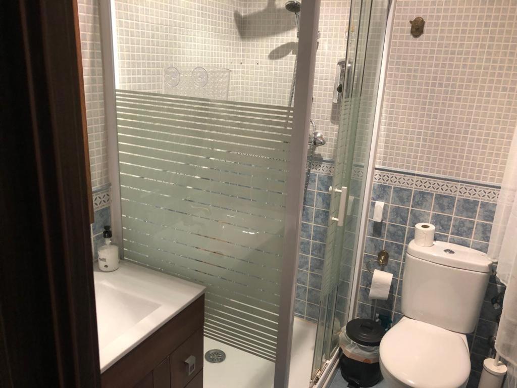 Apartamento estudio de 50m2, todo exterior y con patio, ideal para parejas, familias con niños pequeños y para hospedajes de largas estancias, con techo ab