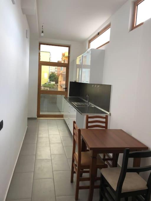 Roni’s apartment photo 2