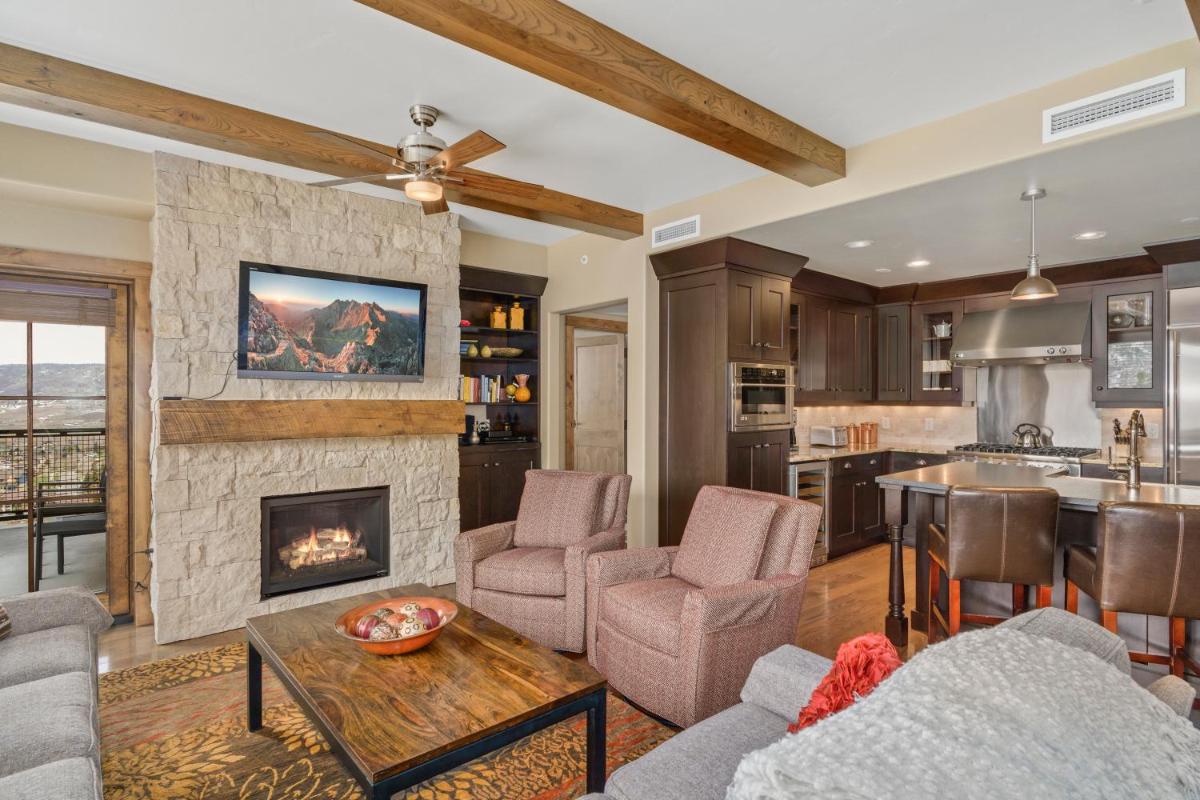 Edgemont 2402 - Luxury Ski-in Ski-out Condo view 3