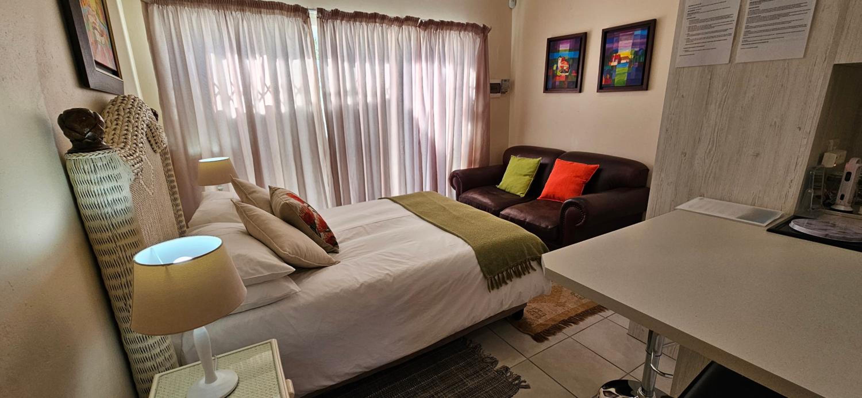 Sea la vie Self Catering Studio Apartment view 4