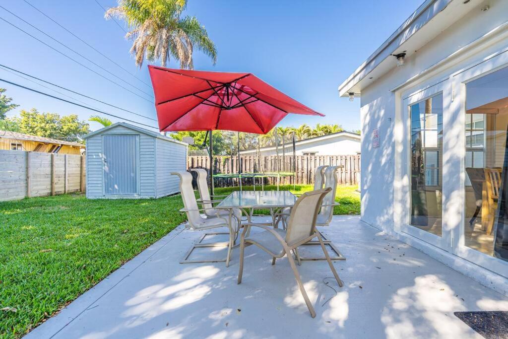 Peaceful 3 Bedroom House with Relaxing Backyard 15 minutes to the Ocean view 3