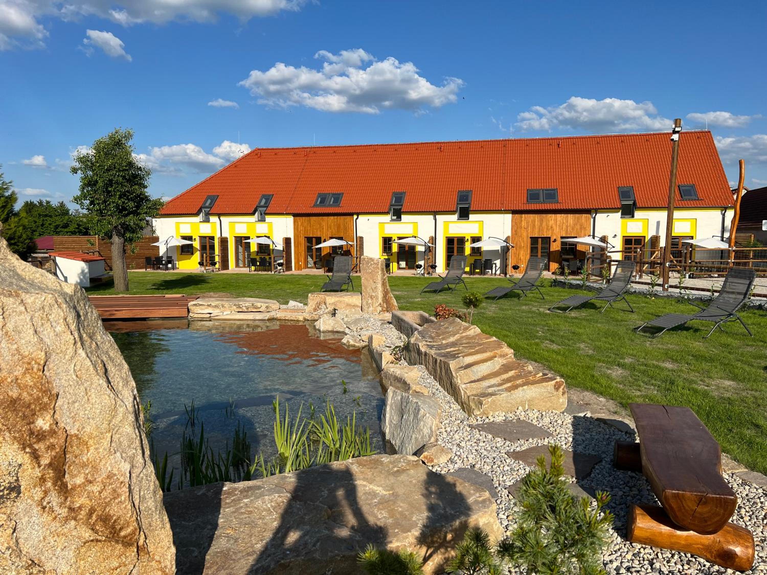 Hotel Wellness Zoo Apartmany Lhota