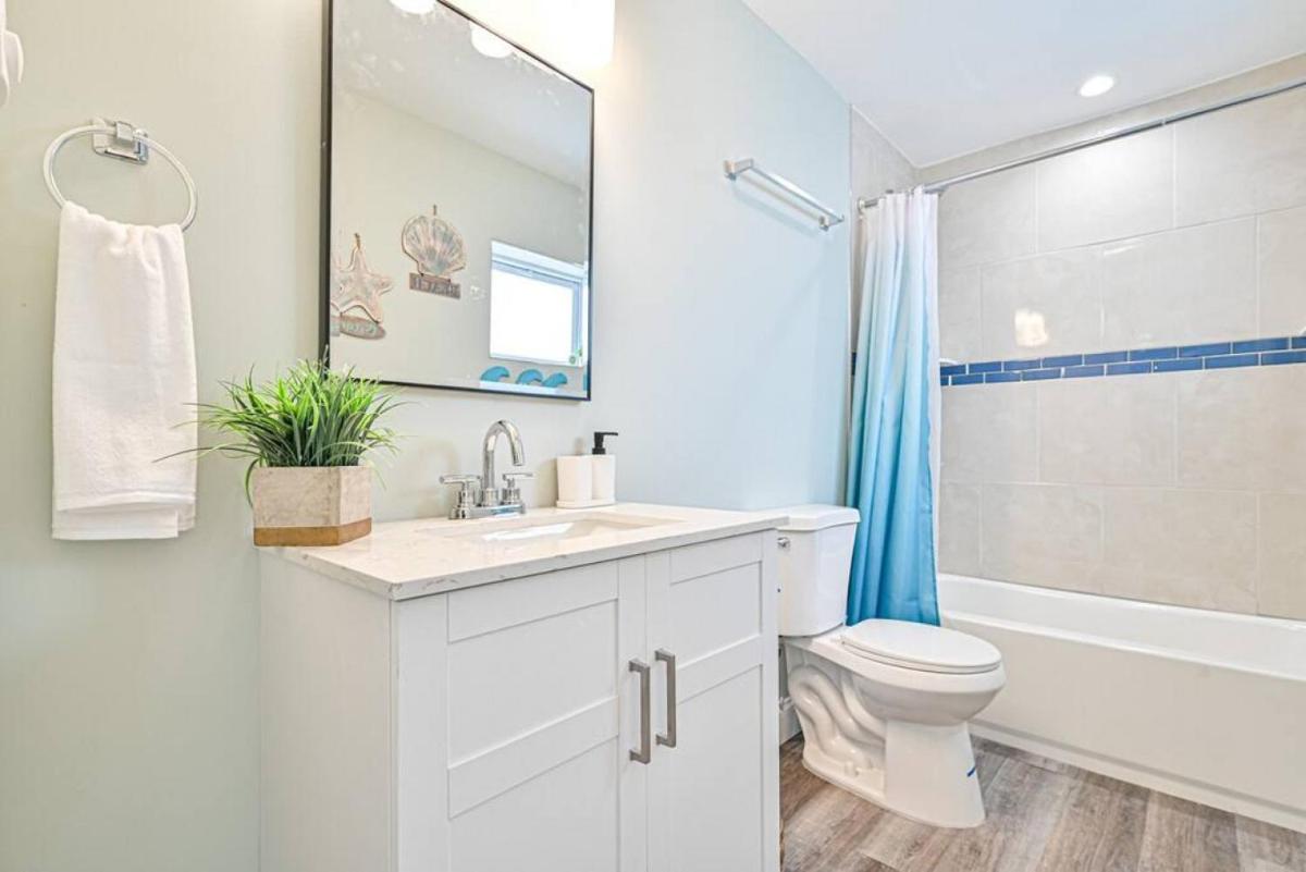 318 E Youngs Ave Unit 6 Salty Shore Serenity Beachside Bliss view 3