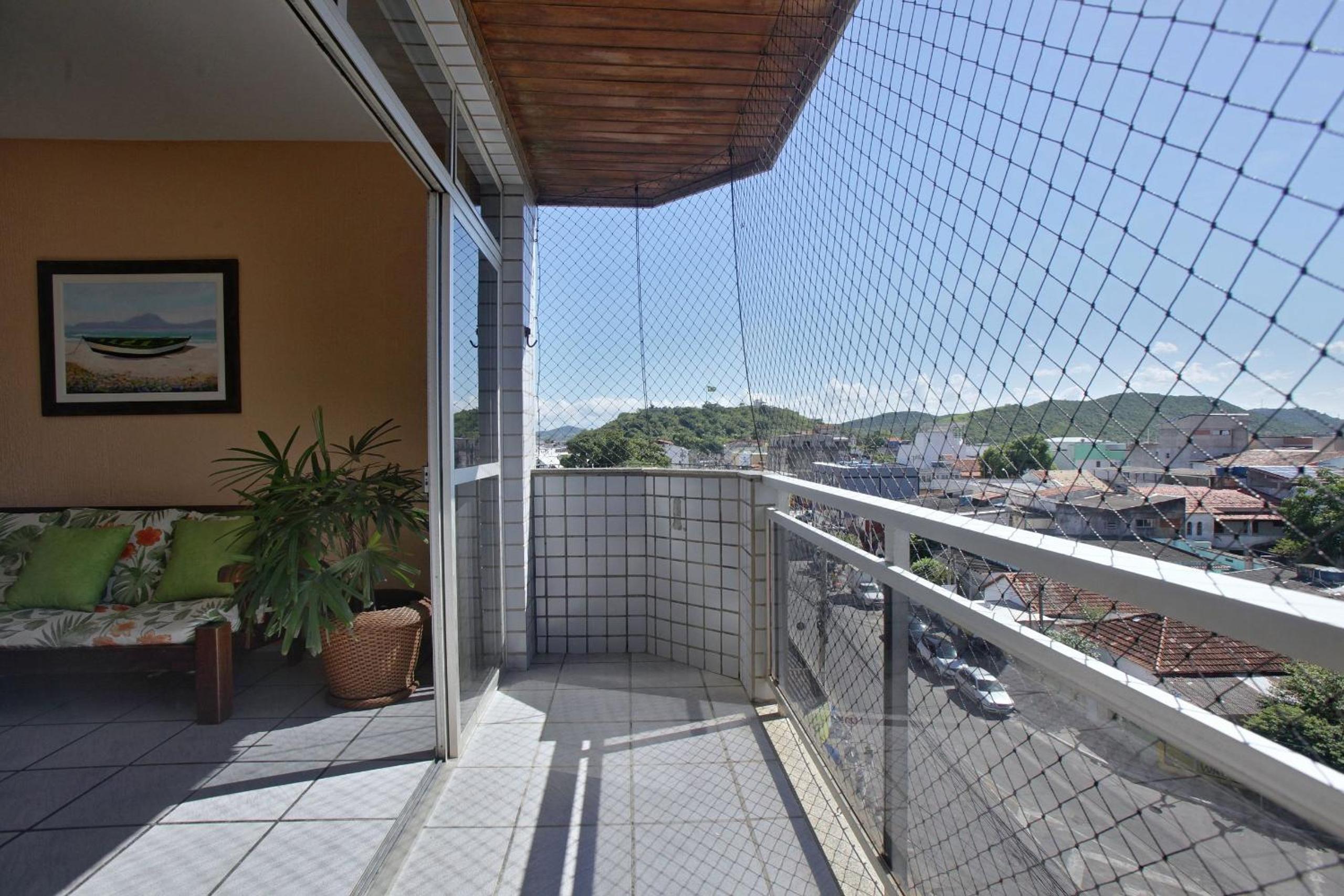 Amplo Apartamento com Suítes e Ar Refrigerado a 400 metros da Praia do Forte