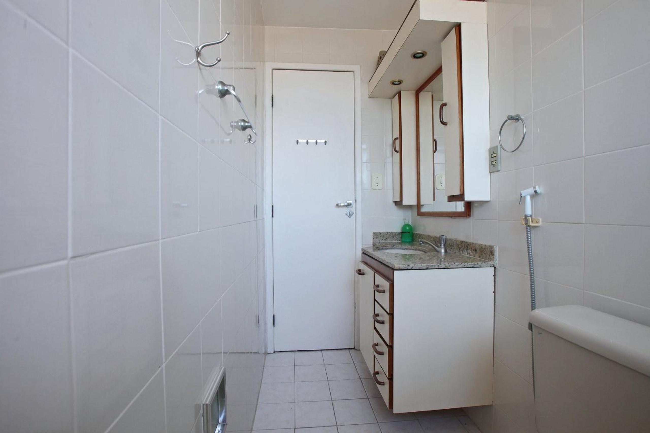 Amplo Apartamento com Suítes e Ar Refrigerado a 400 metros da Praia do Forte