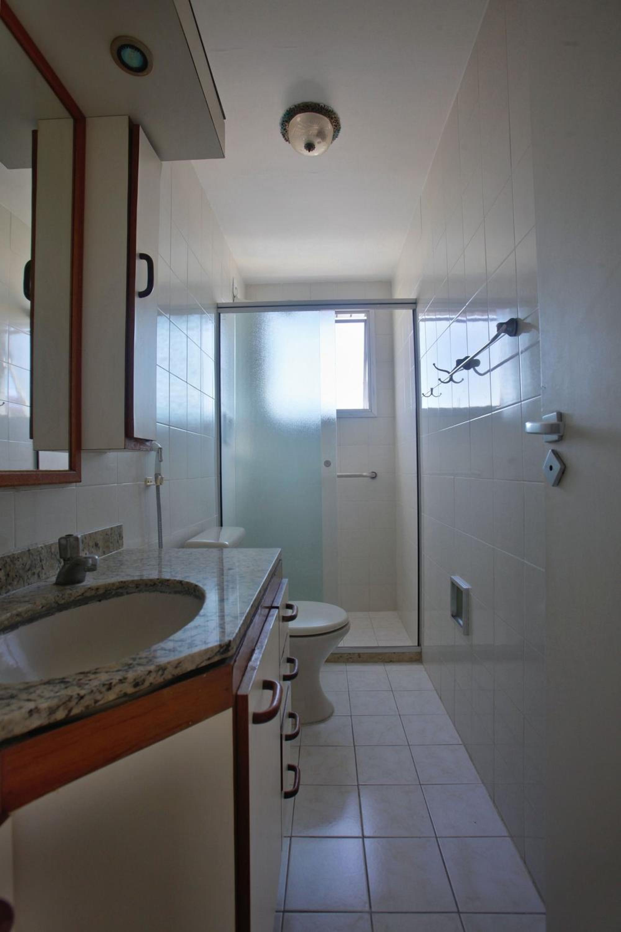 Amplo Apartamento com Suítes e Ar Refrigerado a 400 metros da Praia do Forte