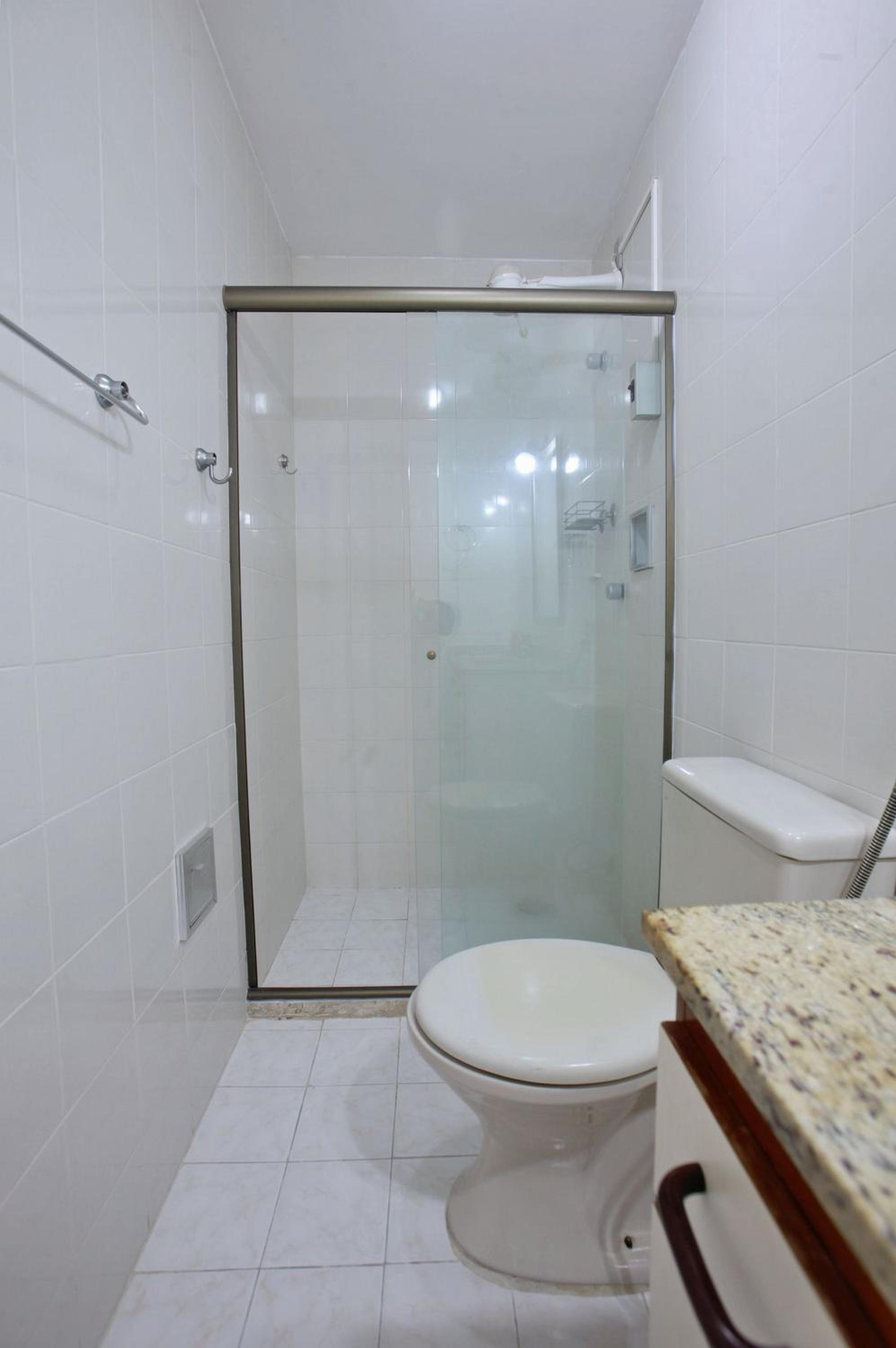 Amplo Apartamento com Suítes e Ar Refrigerado a 400 metros da Praia do Forte