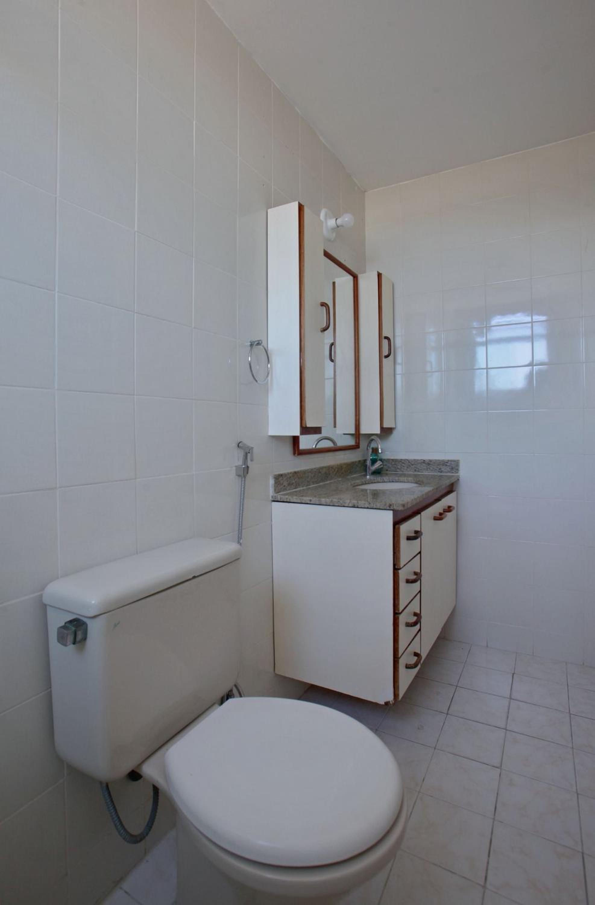 Amplo Apartamento com Suítes e Ar Refrigerado a 400 metros da Praia do Forte