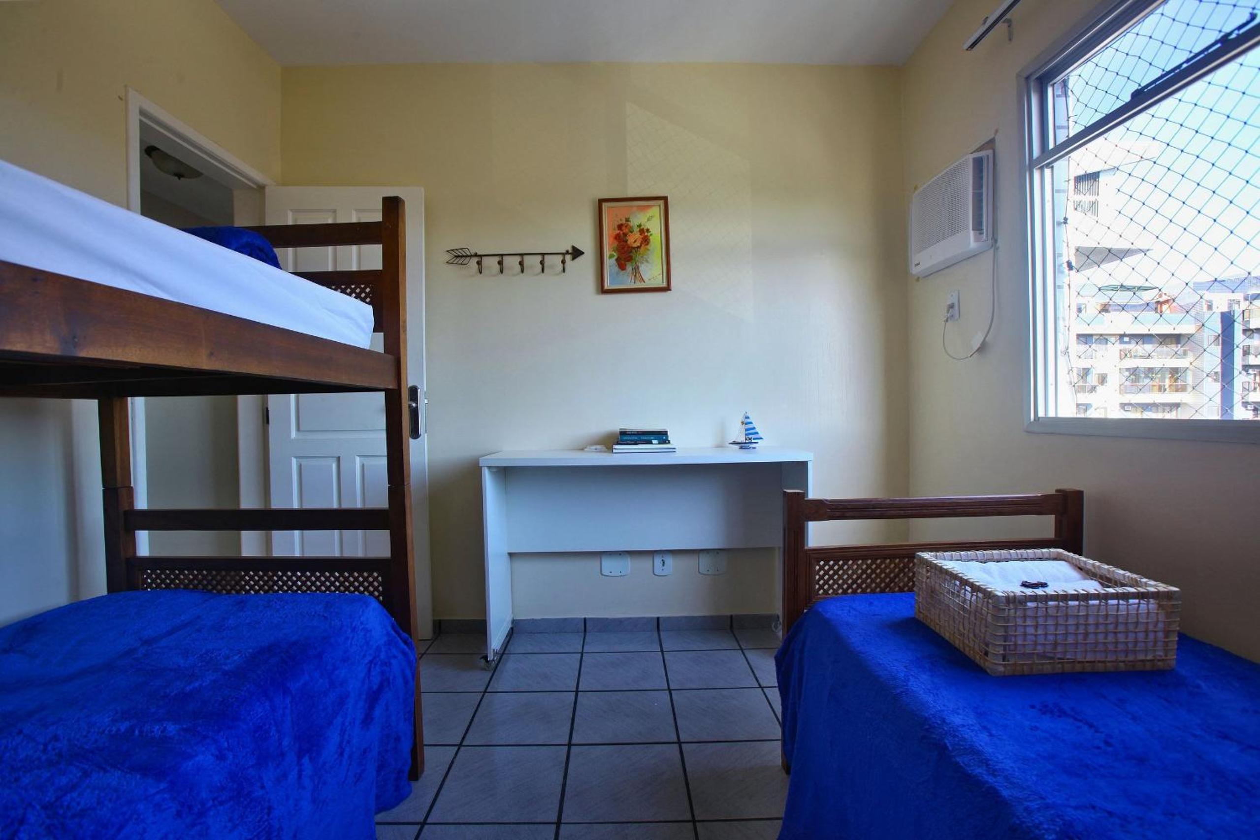 Amplo Apartamento com Suítes e Ar Refrigerado a 400 metros da Praia do Forte