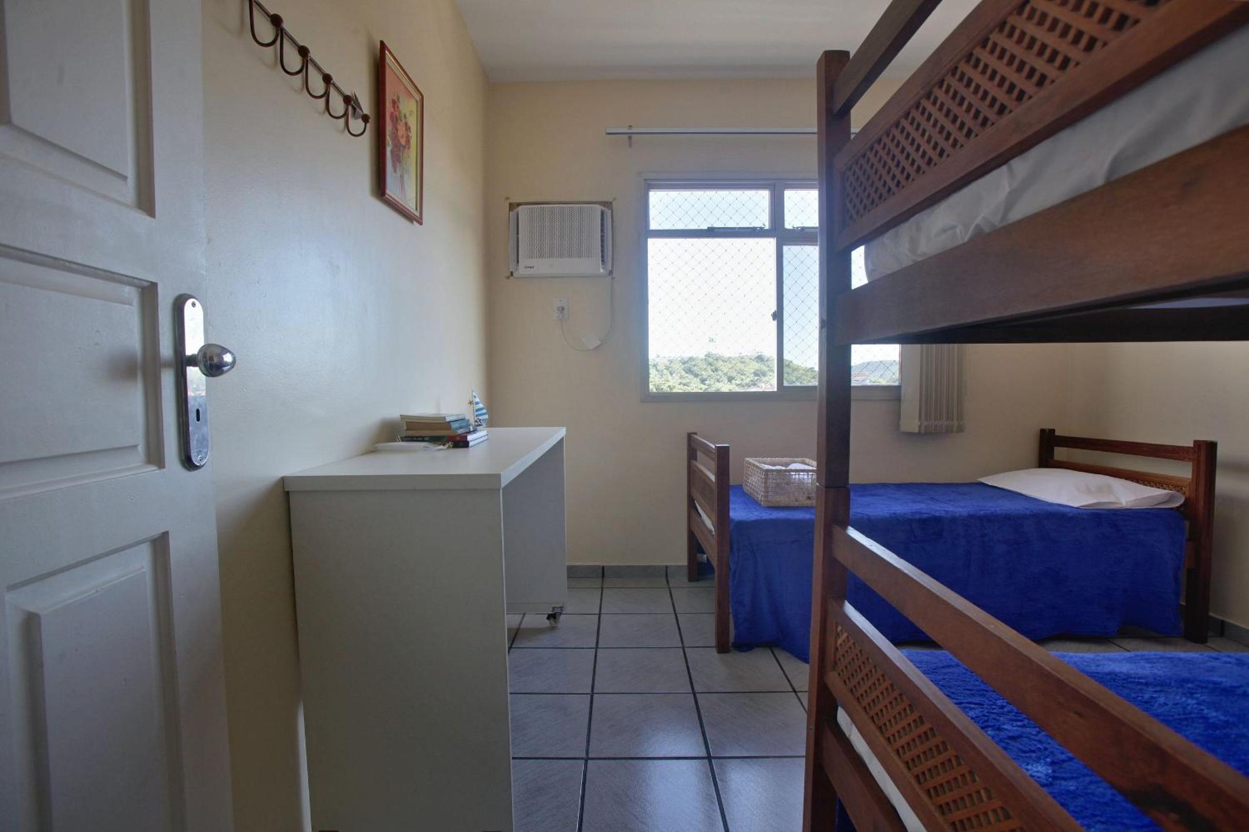 Amplo Apartamento com Suítes e Ar Refrigerado a 400 metros da Praia do Forte