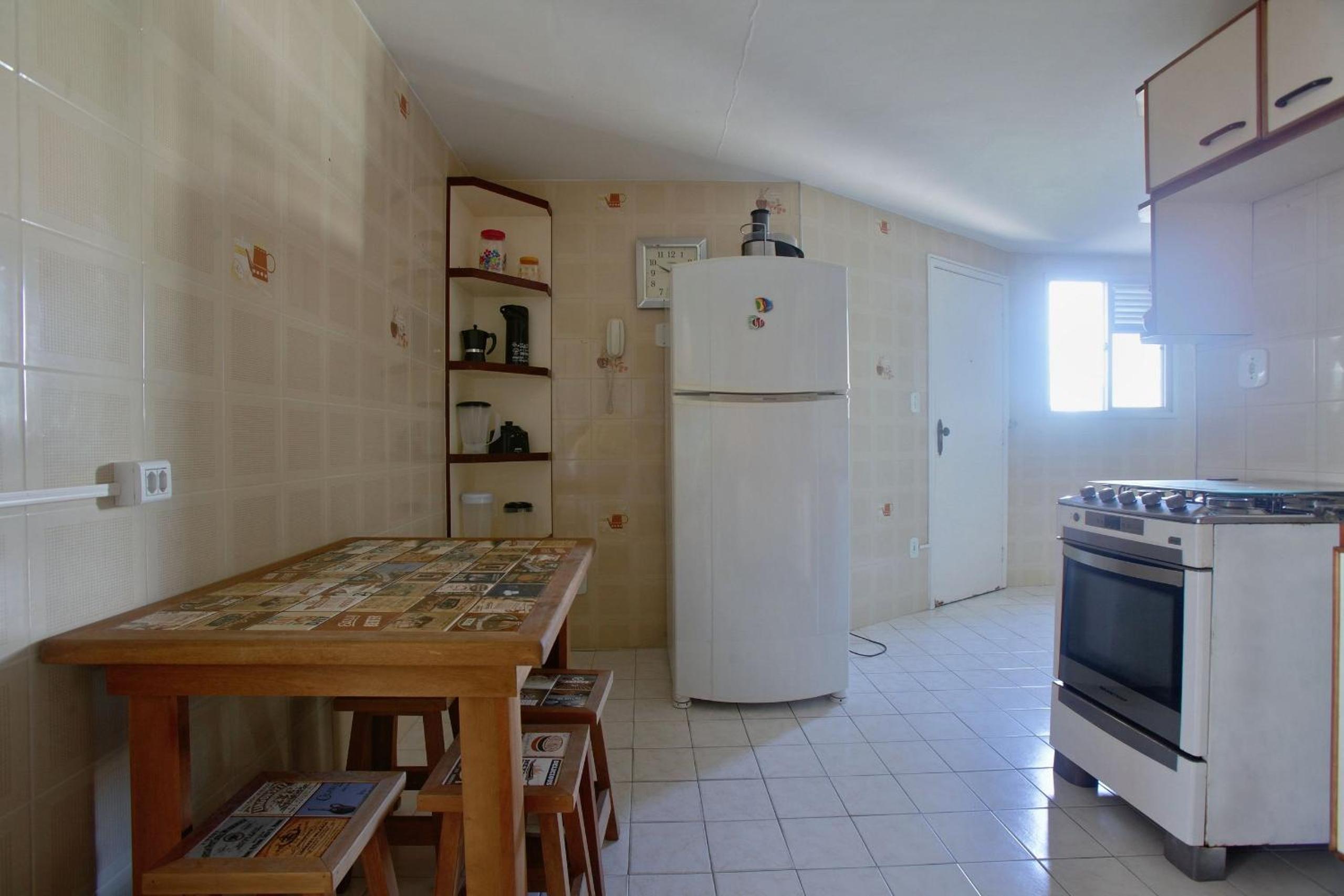 Amplo Apartamento com Suítes e Ar Refrigerado a 400 metros da Praia do Forte