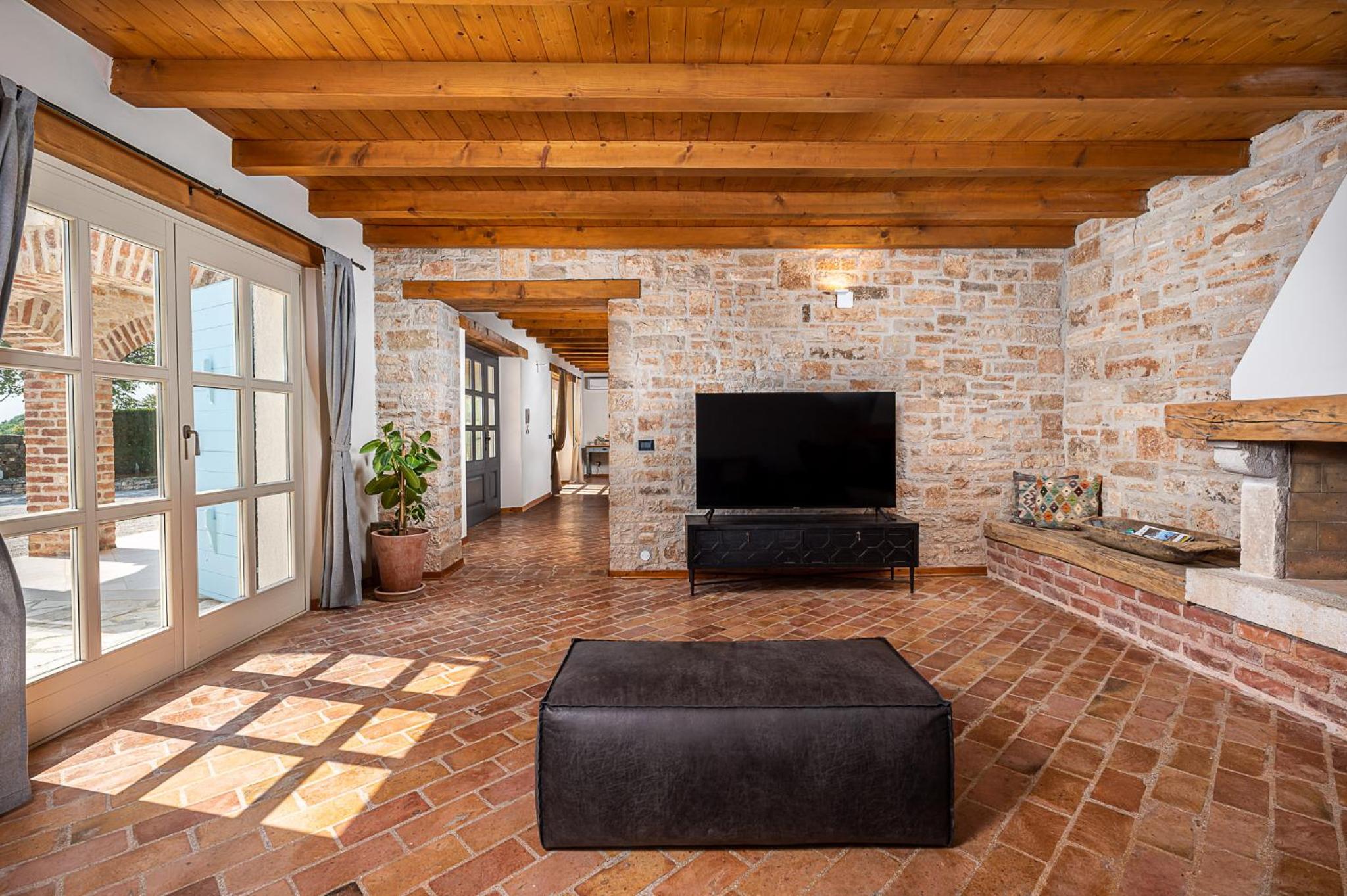 Villa Paolina - Hot Tub, Breakfast & Large Garden view 4