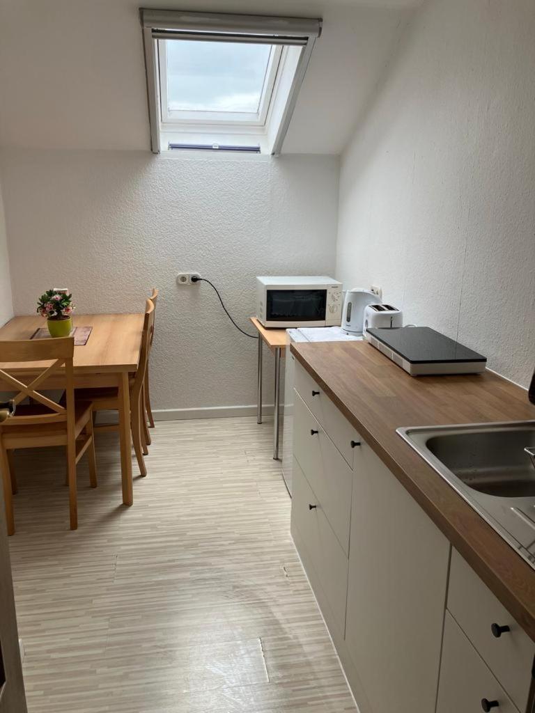 Private Studio Apartment with Balcony in Dortmund-Brackel