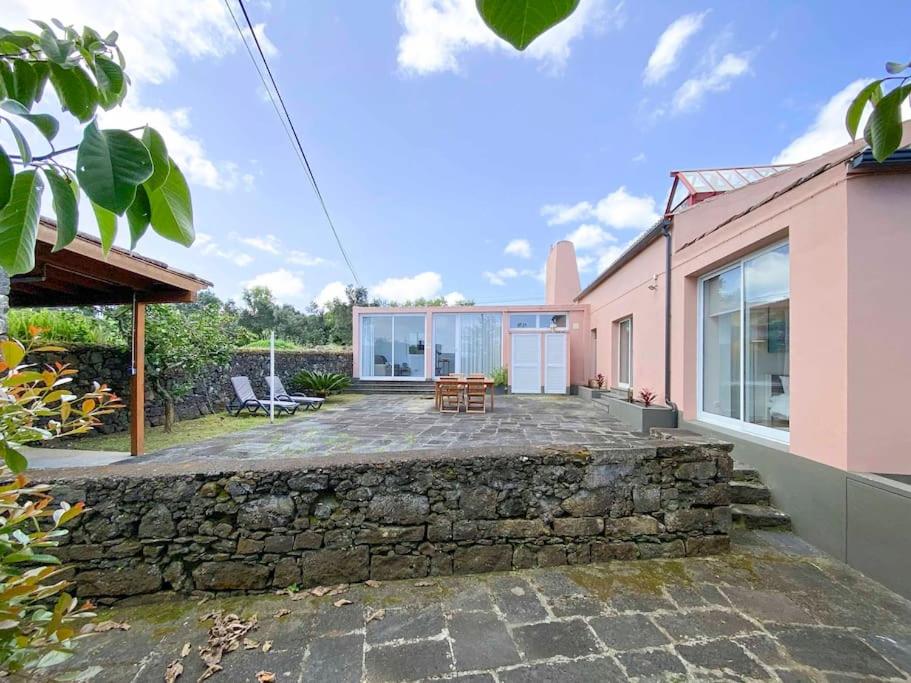 Capelas House Family