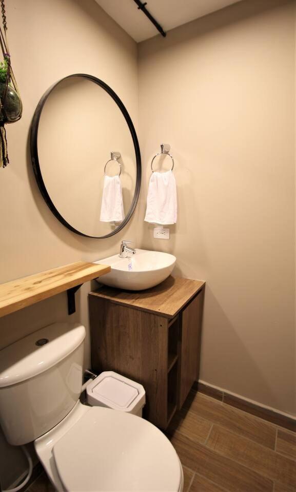 Apartamento doble con baño privado y Wifi -ONE101 By Roots Rentals