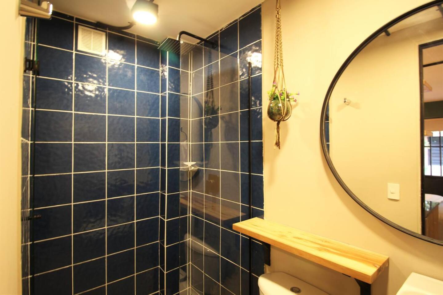 Apartamento doble con baño privado y Wifi -ONE101 By Roots Rentals