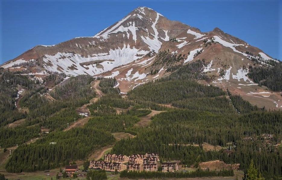 Hotel Lone Mountain Retreat