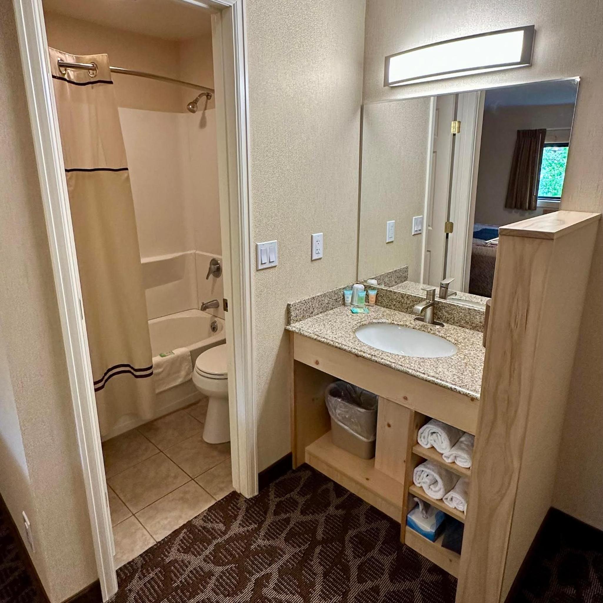Spirit Lake Lodge - Property Image 15