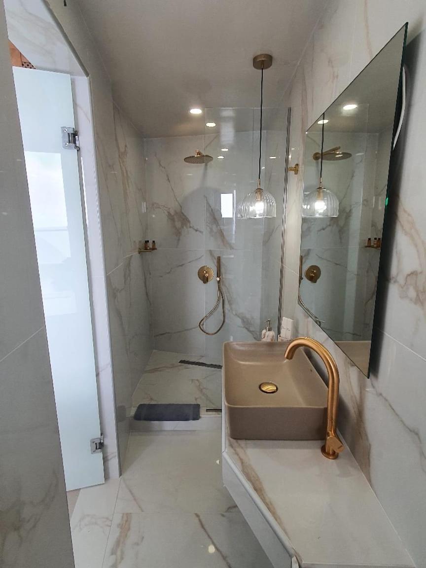 Caldera's Majesty photo 2