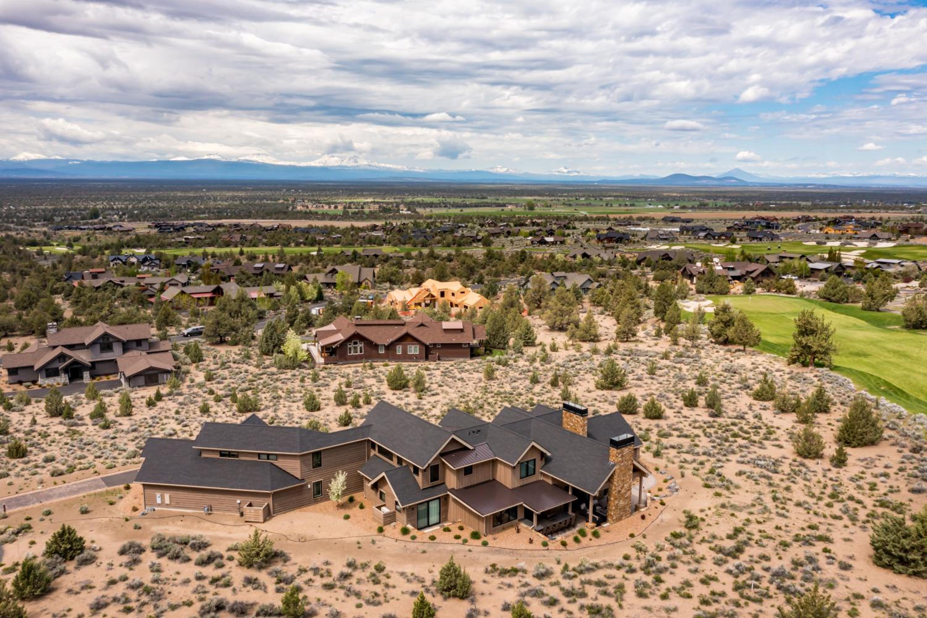 The Luxurious Ranch Life view 4
