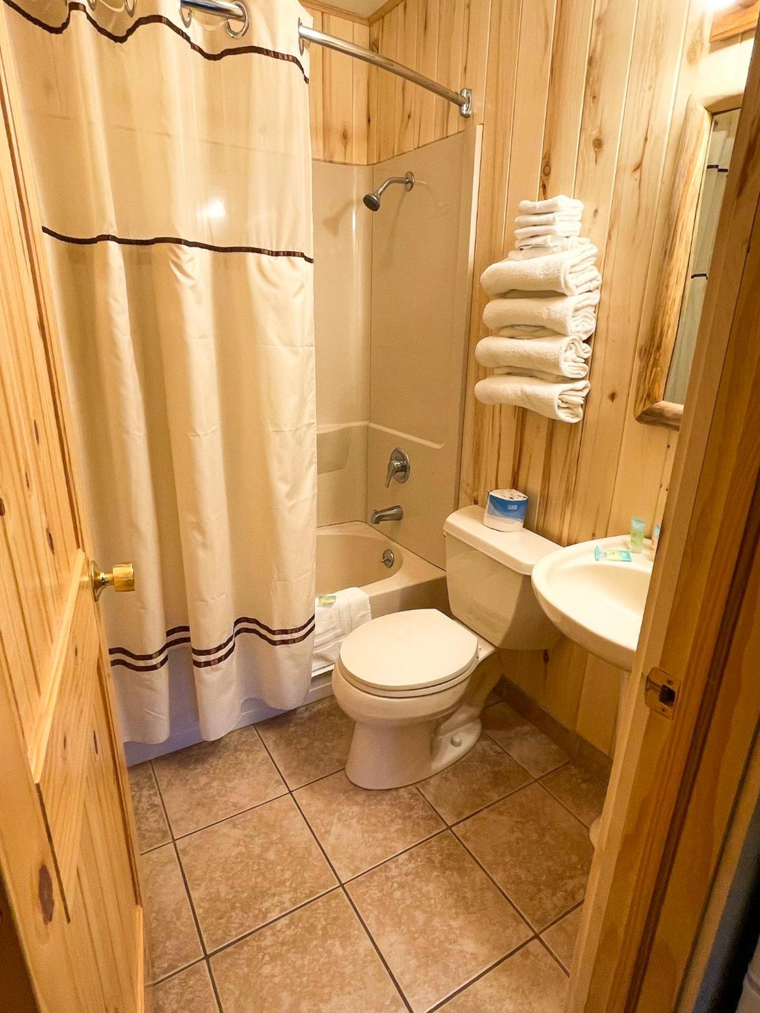 Spirit Lake Lodge - Property Image 3