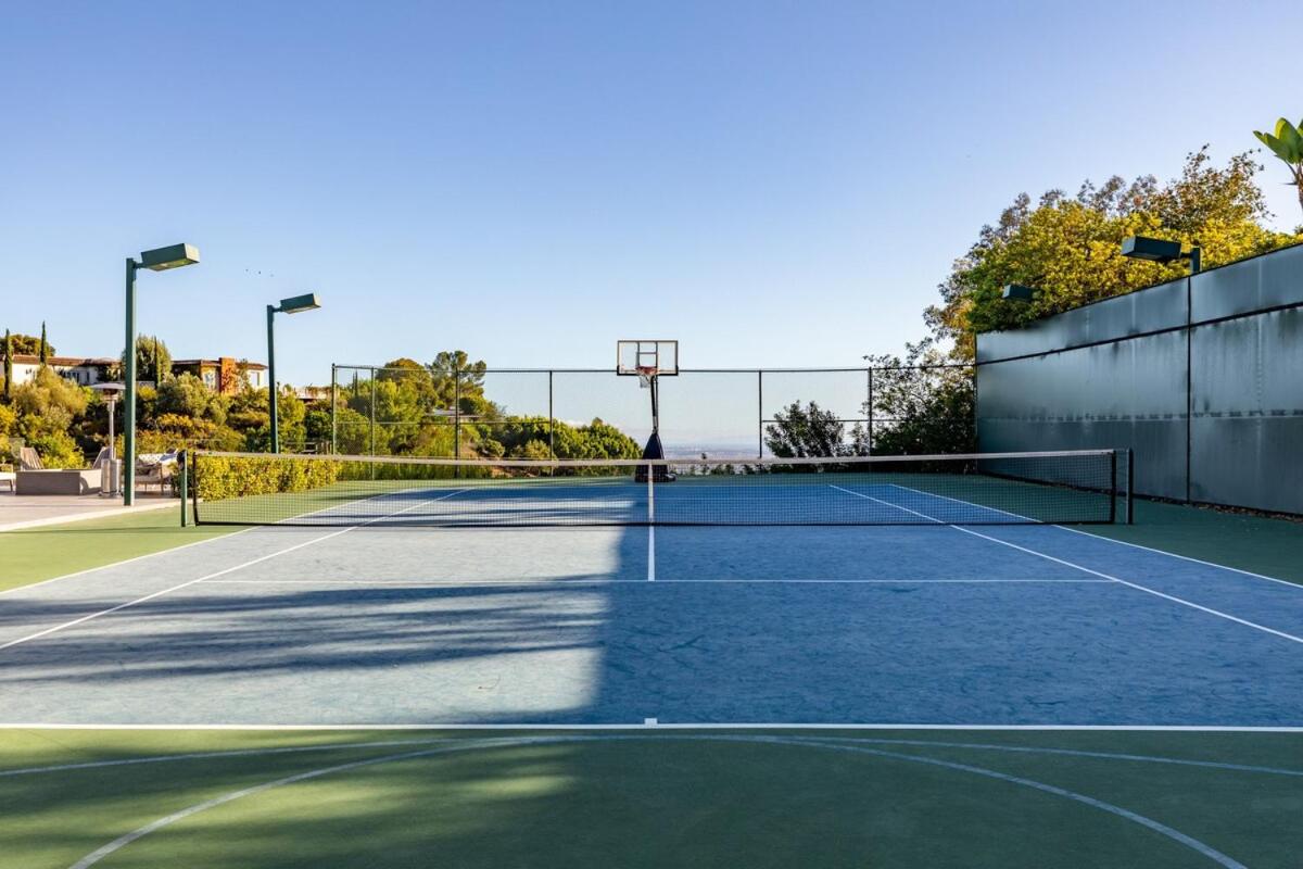 Mid Century Modern Villa In Trousdale With Tennis