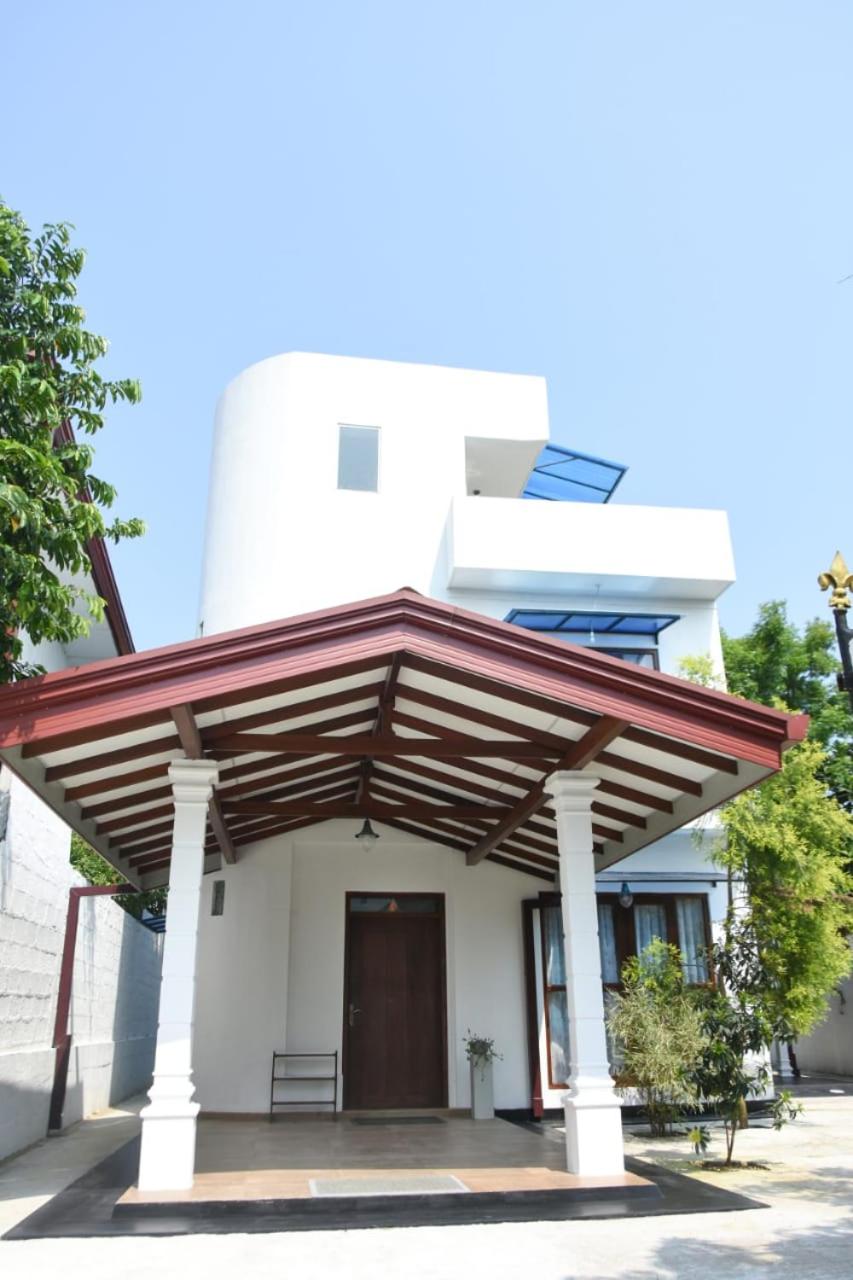 Sanmi Home Rentals Battaramulla