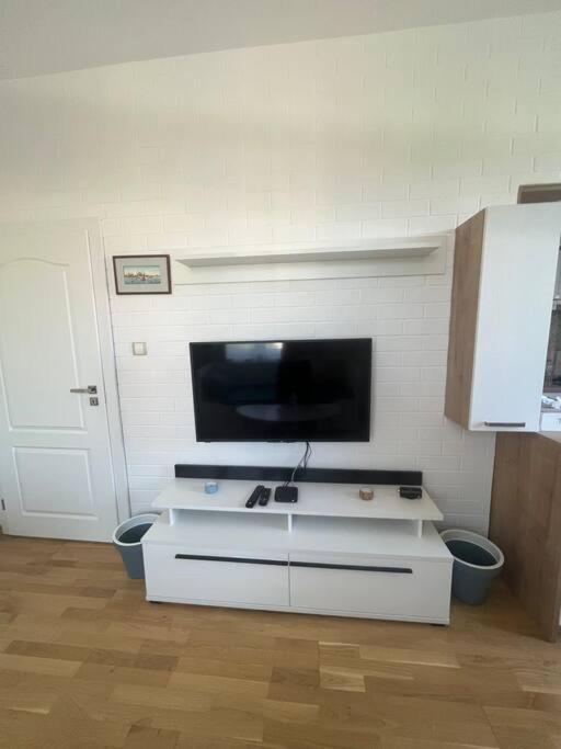 Sea Vibes - Modern Apartment Near the Beach & City Center, Burgas