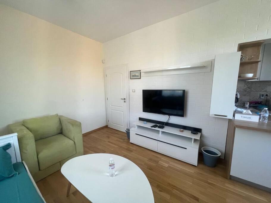 Sea Vibes - Modern Apartment Near the Beach & City Center, Burgas